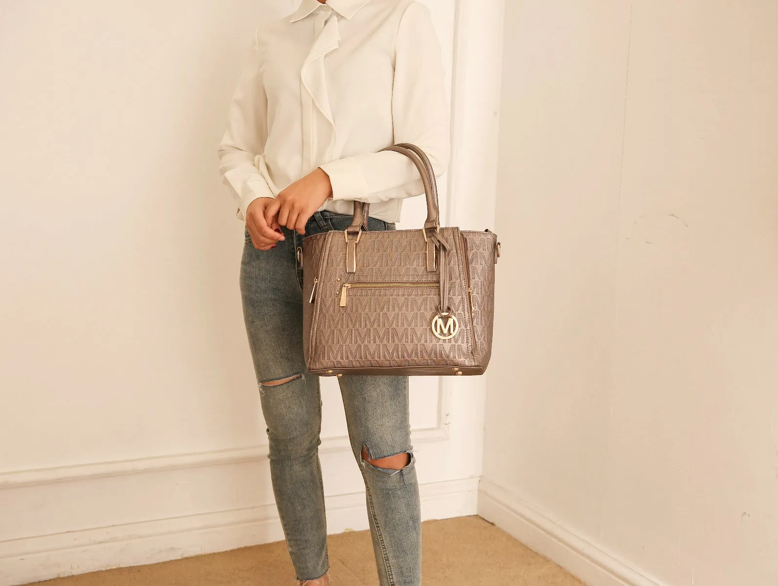 Cairo Signature Shoulder Bag sold by Zulily product image thumbnail 2