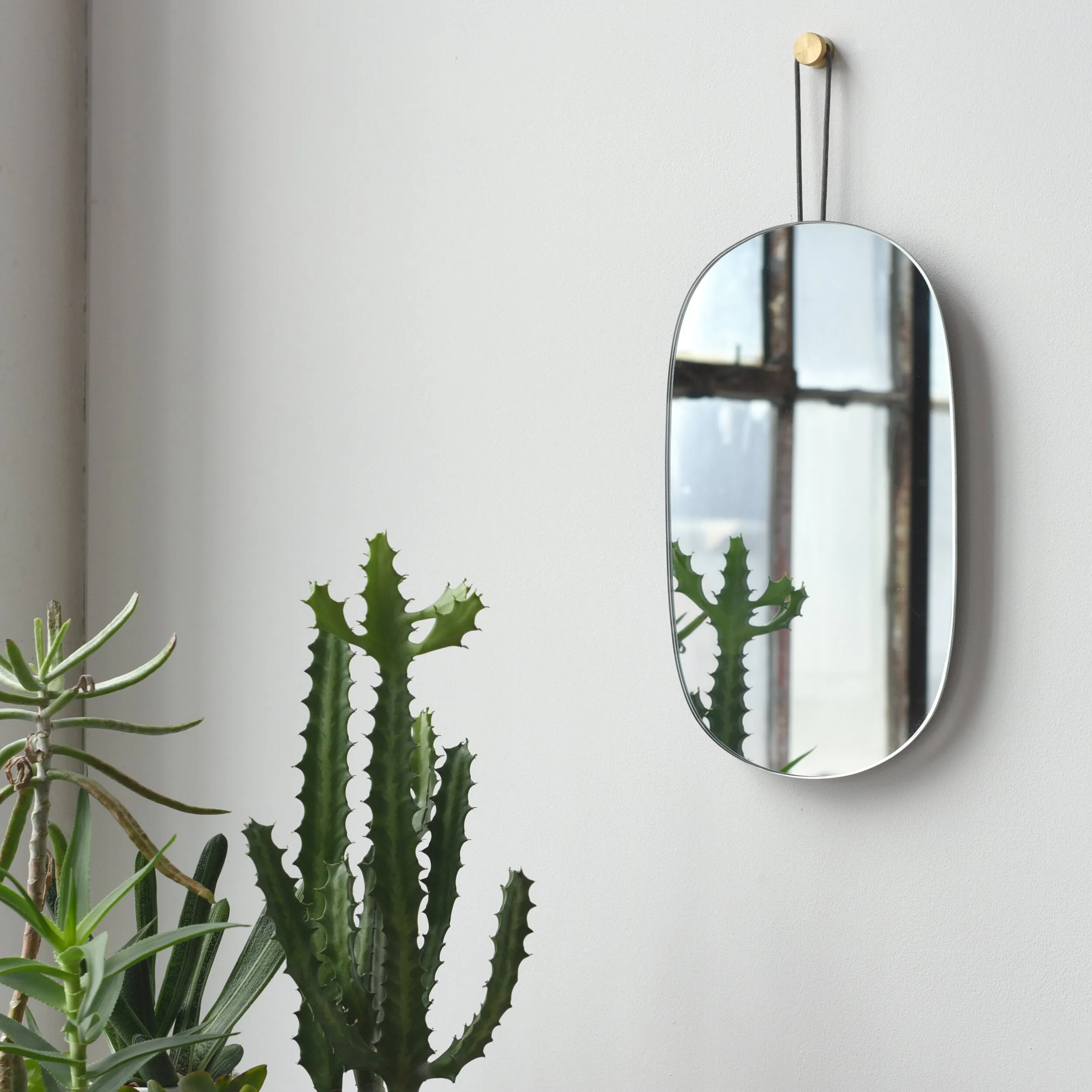 Lure Mirror - Single sold by Zulily product image thumbnail 4