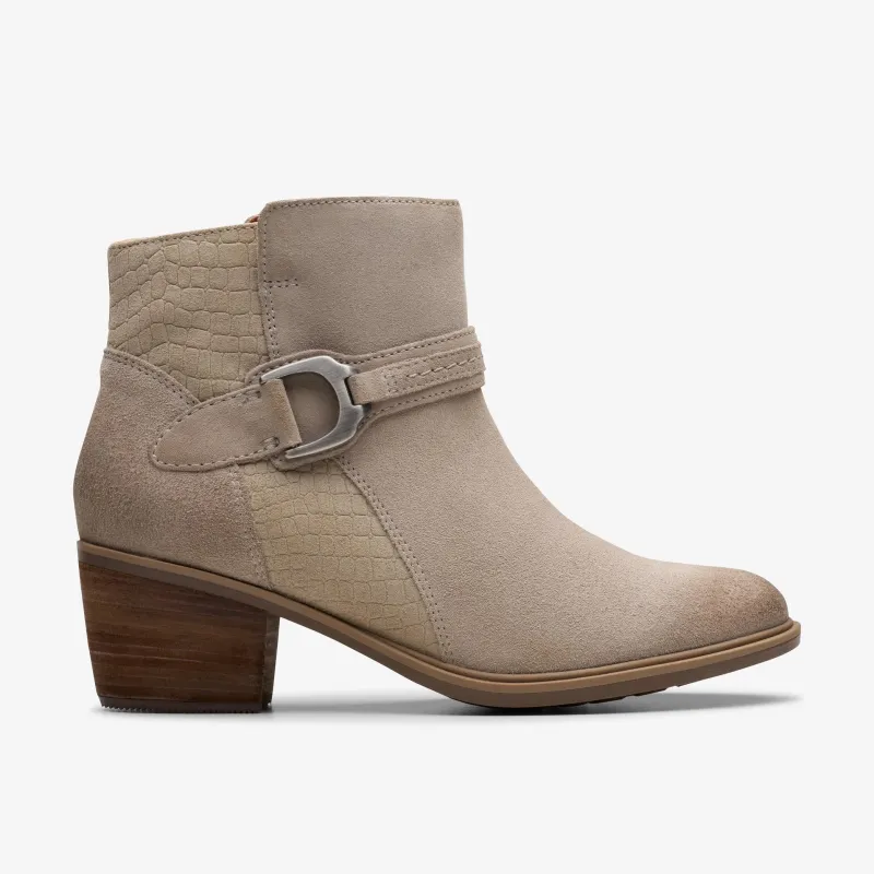 [26179802] Womens Clarks Neva Buckle made by Clarks