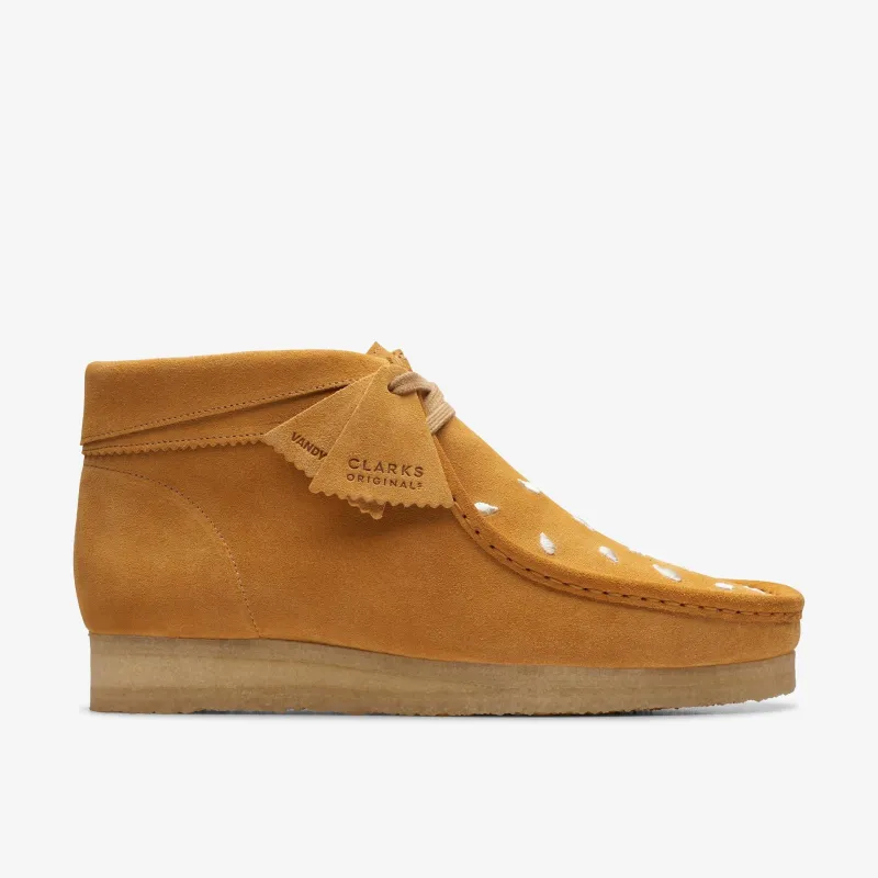 [26175940] Mens Clarks Wallabee Boot 'vandythepink Burger' made by Clarks
