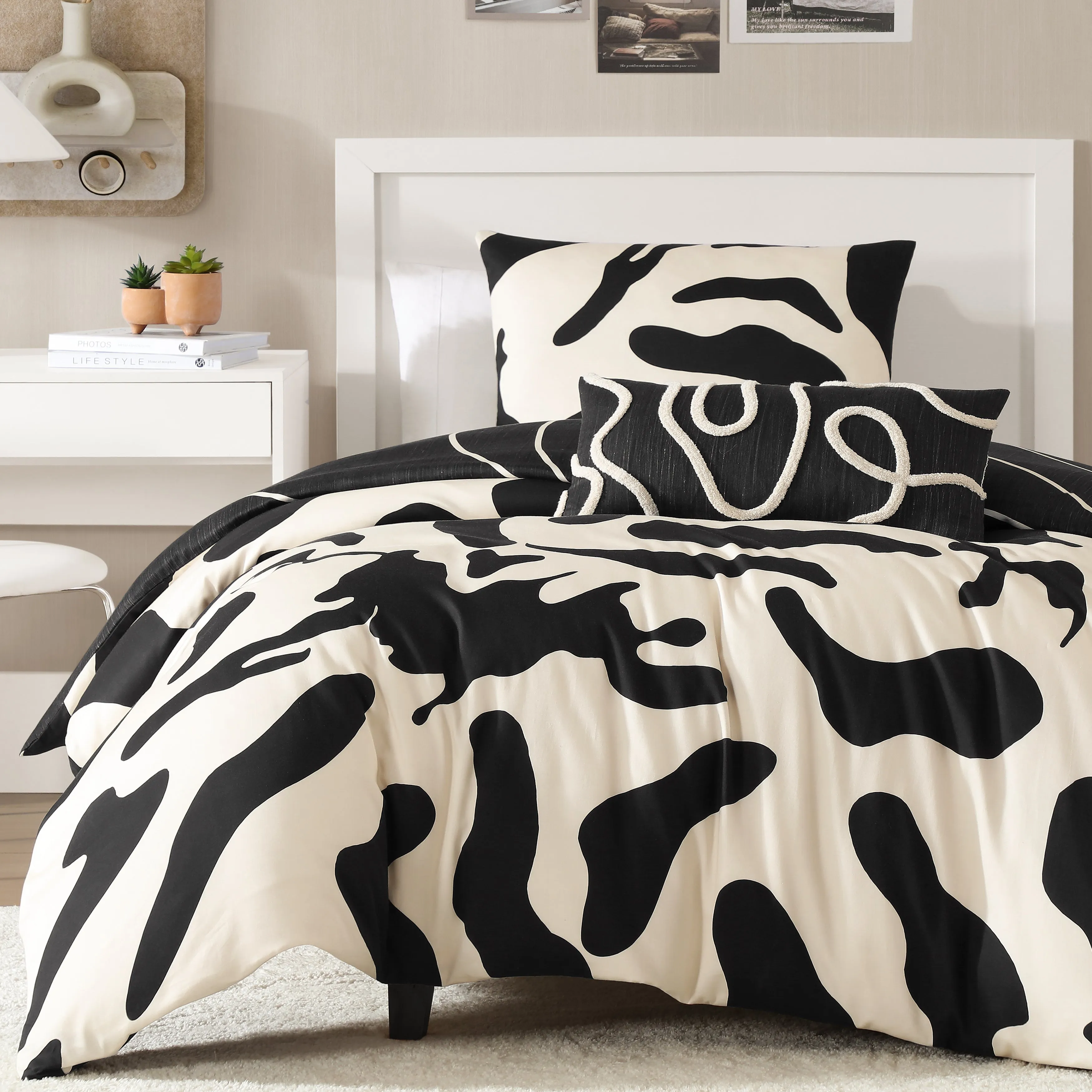 BebeTeen Ebony and Ivory Reversible Comforter Set sold by Zulily product image thumbnail 2