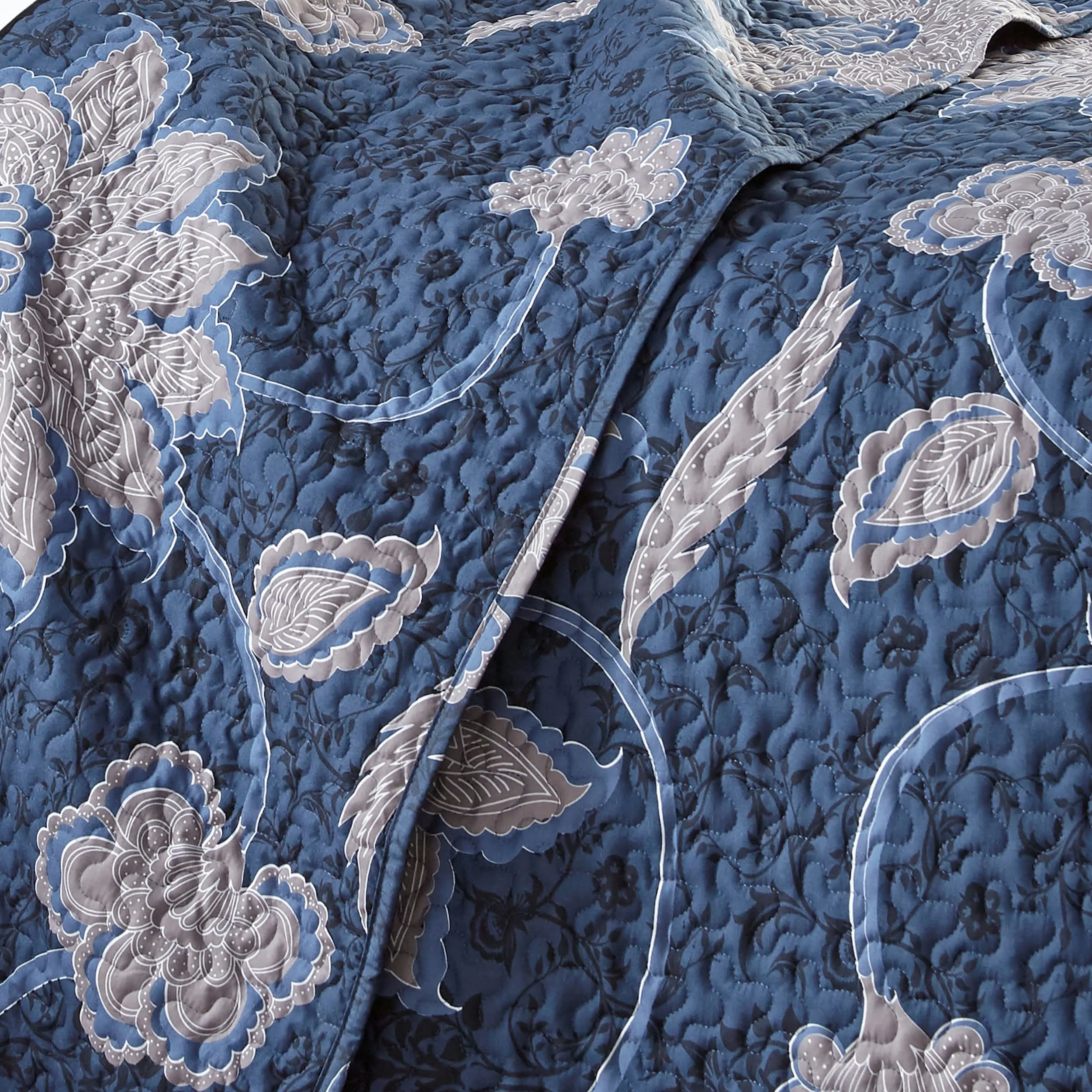Southshore Fine Linens Grand Floral Quilt Set sold by Zulily product image thumbnail 3