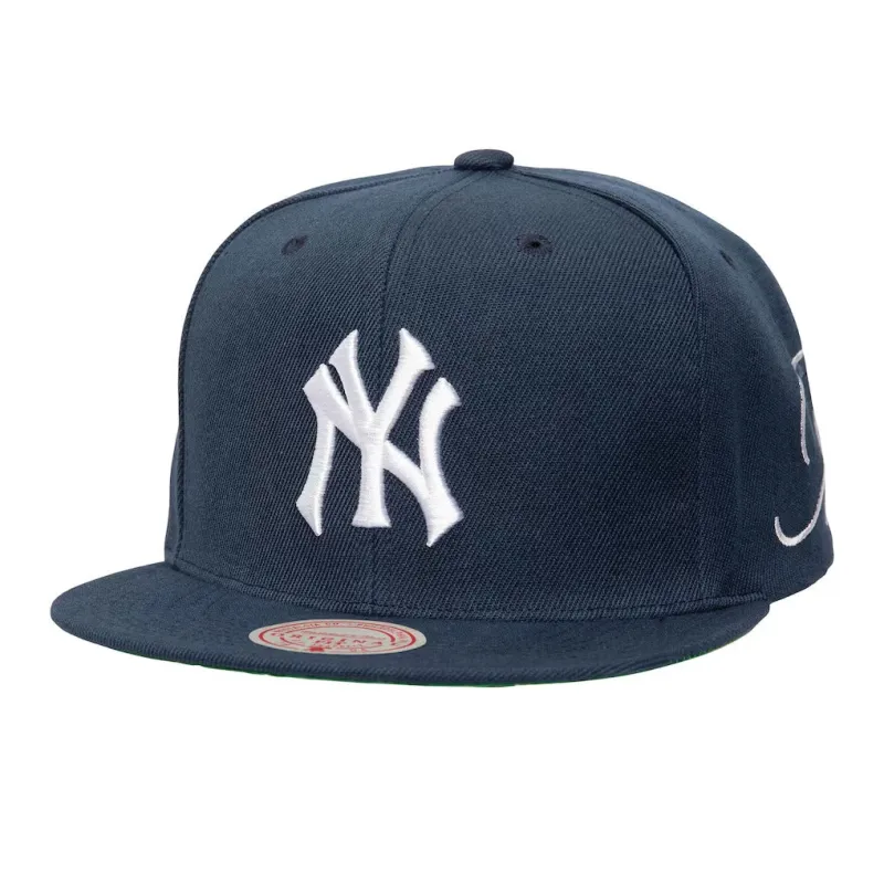 Mitchell & Ness New York Yankees Evergreen Cooperstown Men's Snapback Hat — Navy made by Mitchell & Ness