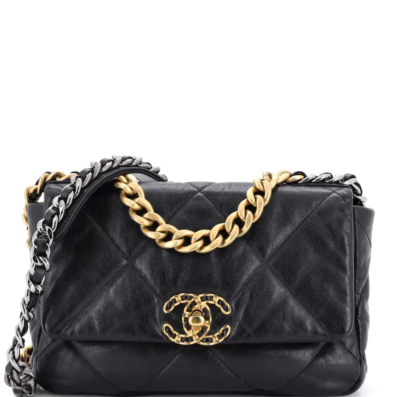 19 Flap Bag Quilted Leather Medium made by Chanel