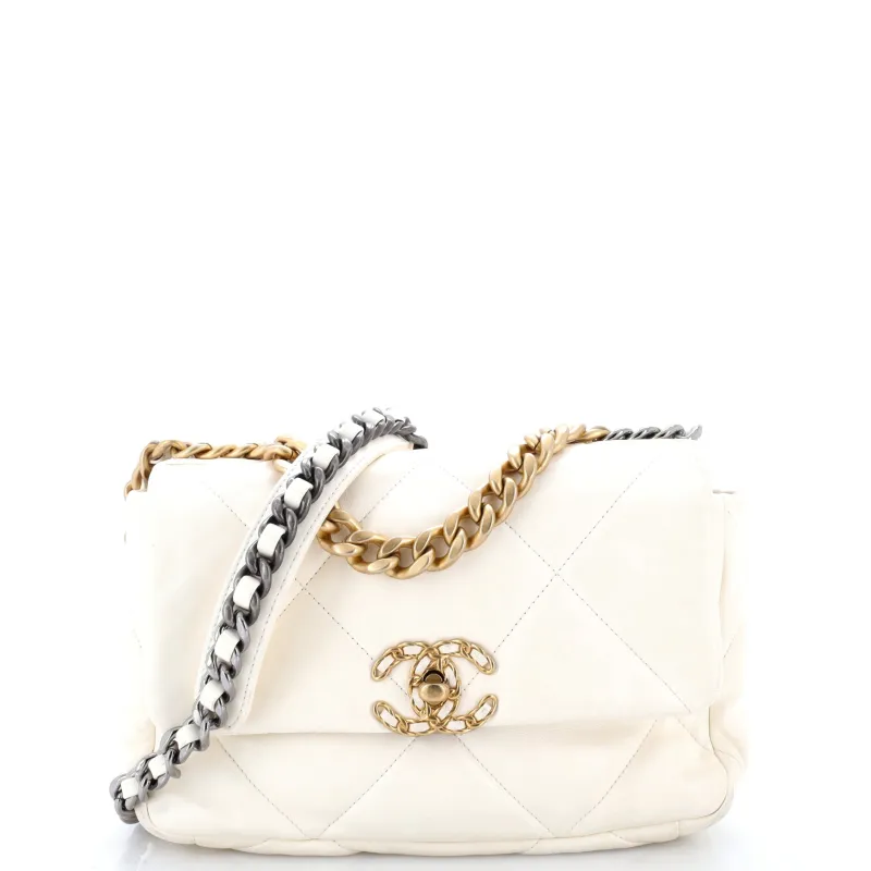 19 Flap Bag Quilted Leather Medium made by Chanel