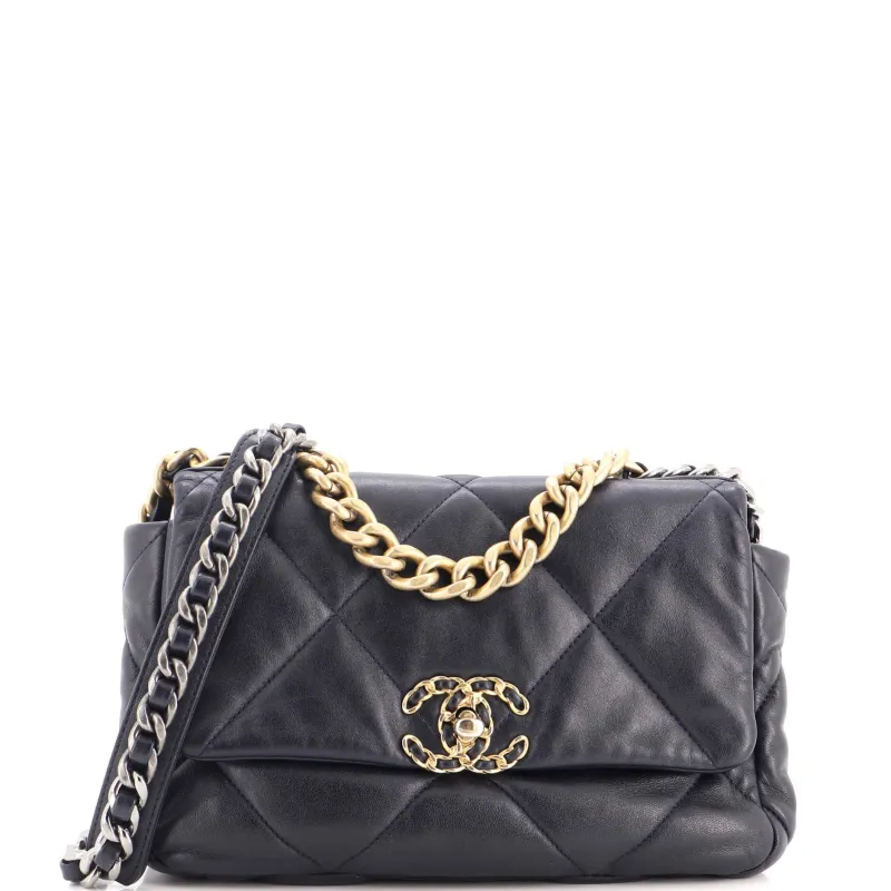 19 Flap Bag Quilted Leather Medium made by Chanel