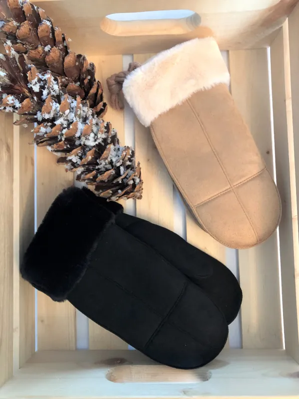 WOMEN'S SUEDE LOOK MITT sold by Oh Canada WPG