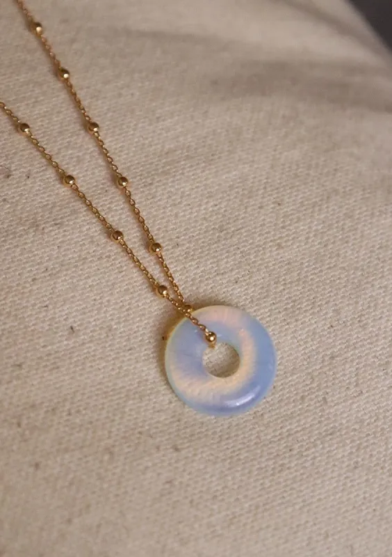 Collier Opalite sold by Waekura