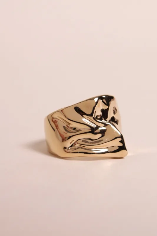 Bague Ines sold by Waekura