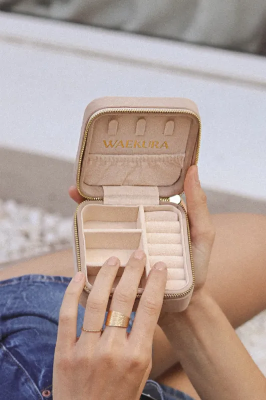 La Boîte à Bijoux - Beige nude sold by Waekura