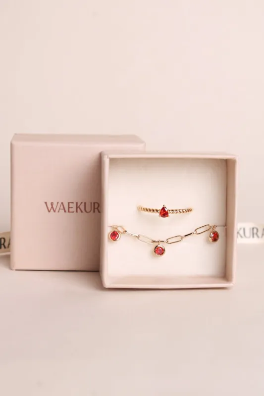 Coffret Rouge sold by Waekura
