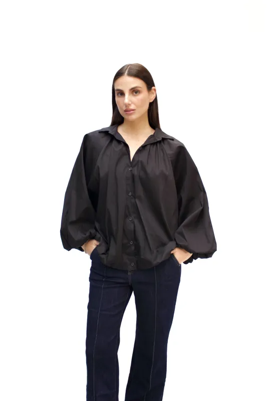 Camicia con maniche a palloncino sold by Apartamento