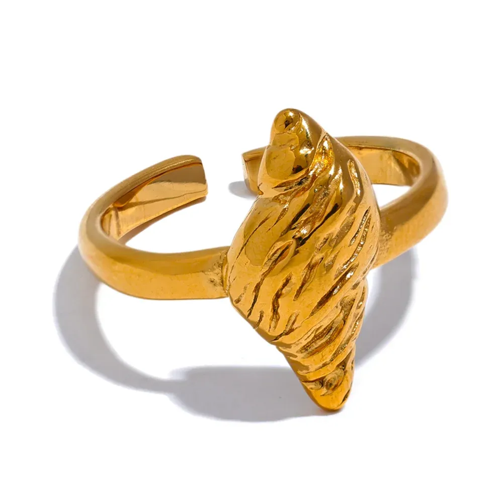 Croissant Ring sold by Pusca