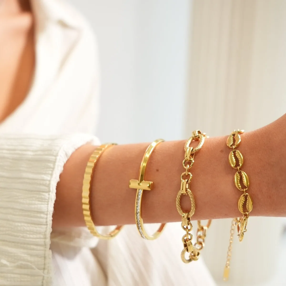 Shell Link Chain Bracelet - Gold sold by Pusca product image thumbnail 2