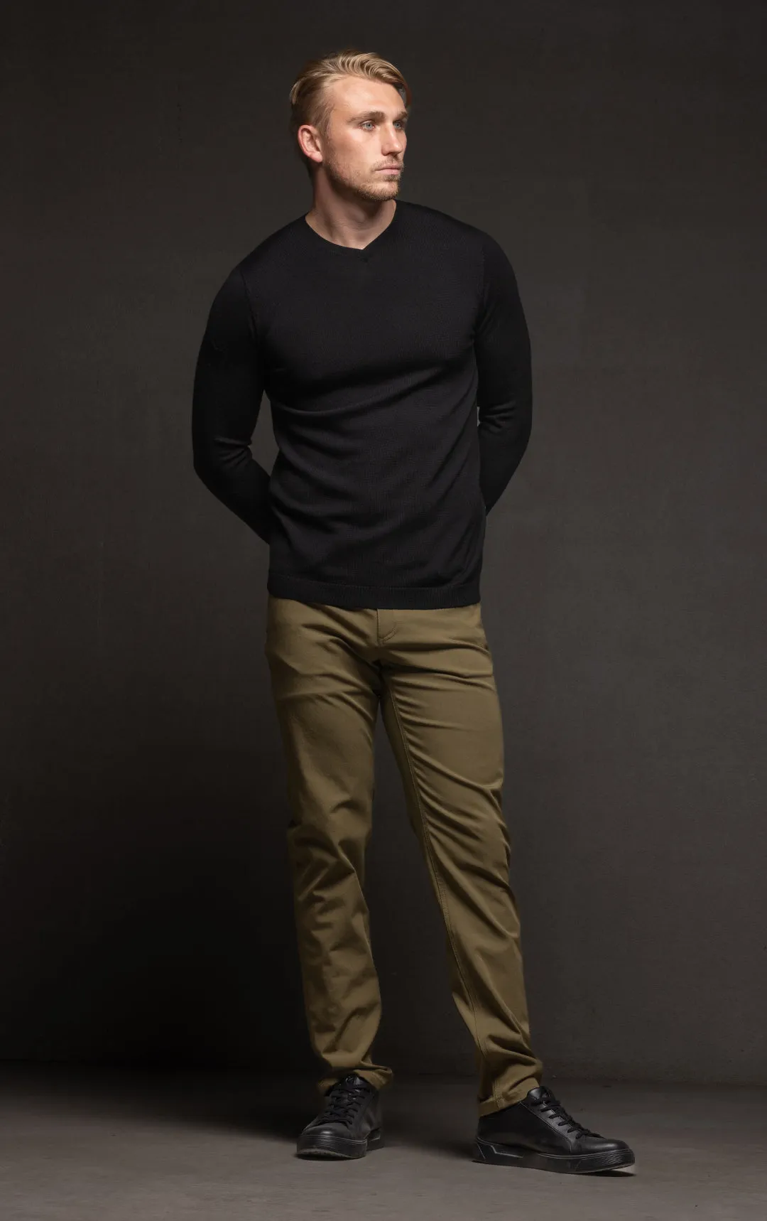 12GG MERINO V-NECK SWEATER sold by Alchemy Equipment product image thumbnail 2