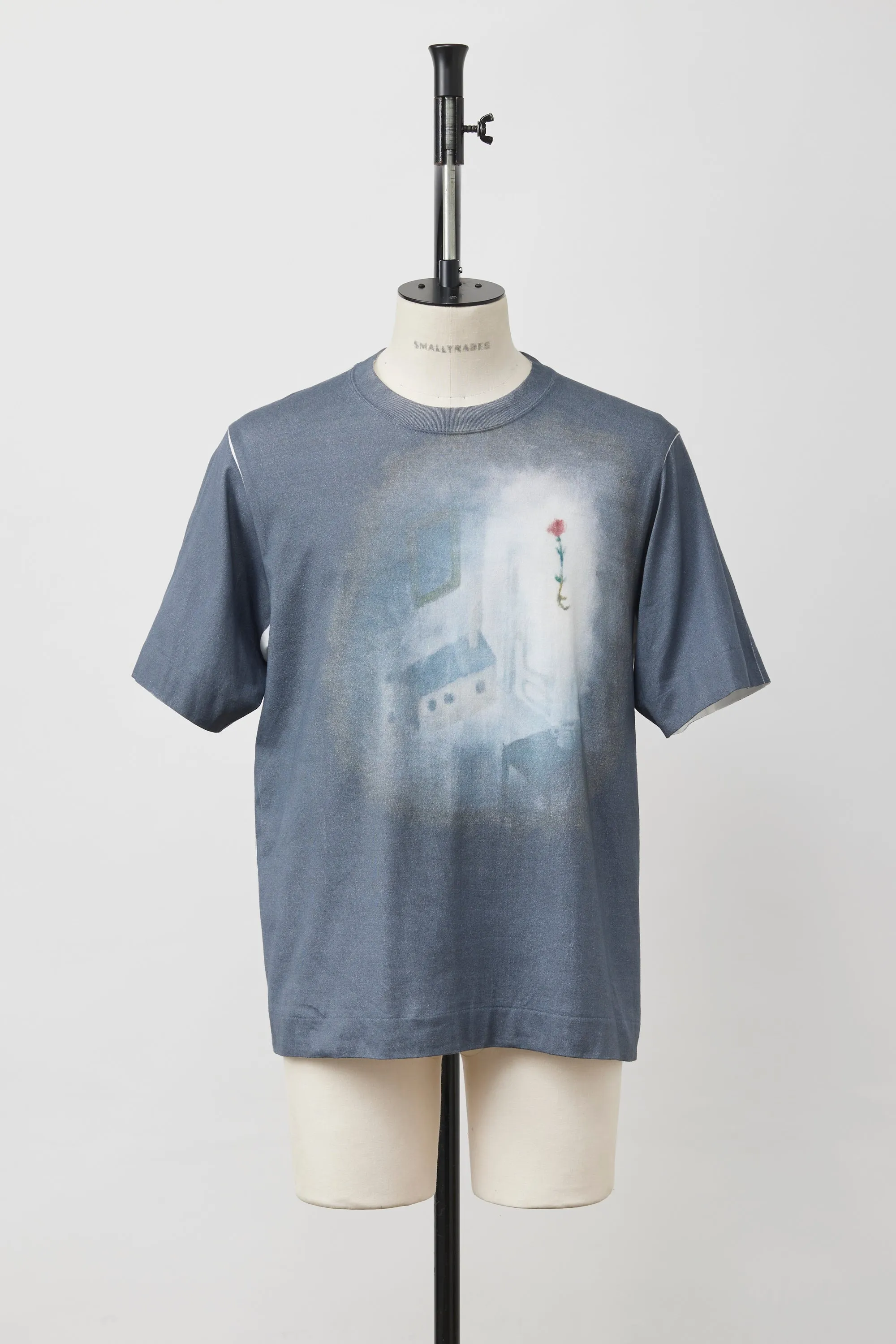 the flower in front, the moon behind sold by Shinyakozuka