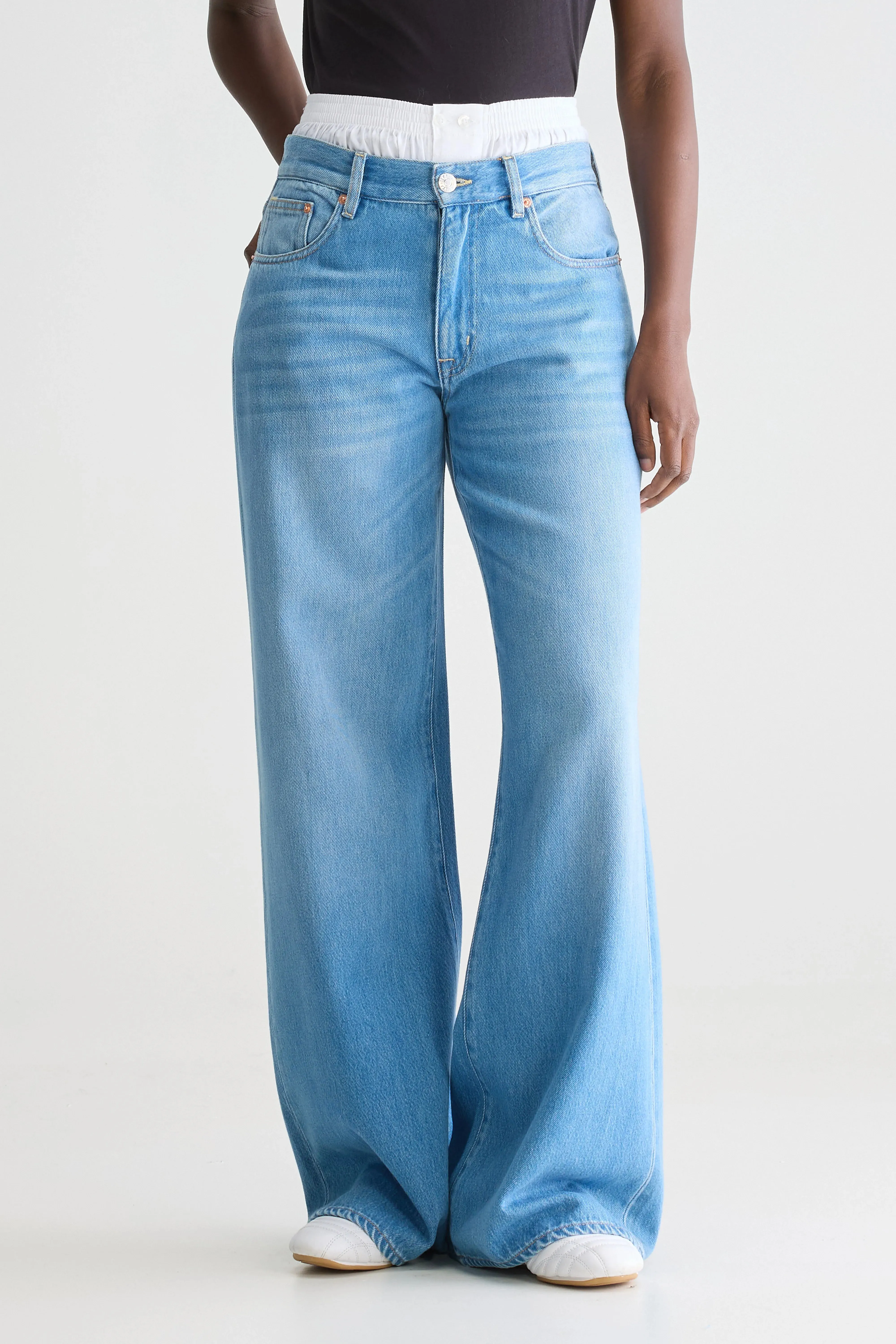 Denim N. 97 wide jeans (251 / W / LT BLUE BLEACH) sold by Bellrose product image thumbnail 3
