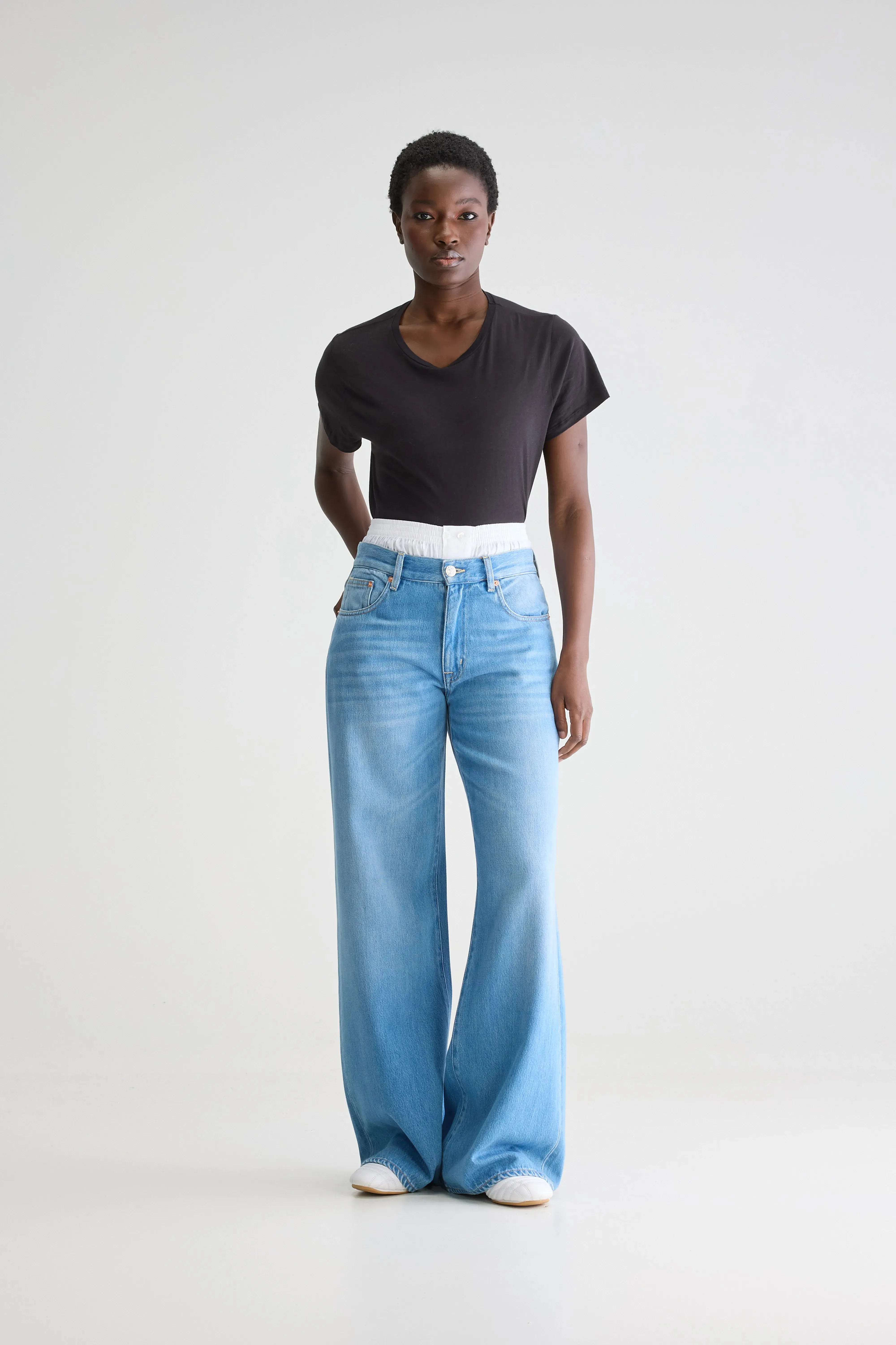 Denim N. 97 wide jeans (251 / W / LT BLUE BLEACH) sold by Bellrose product image thumbnail 2