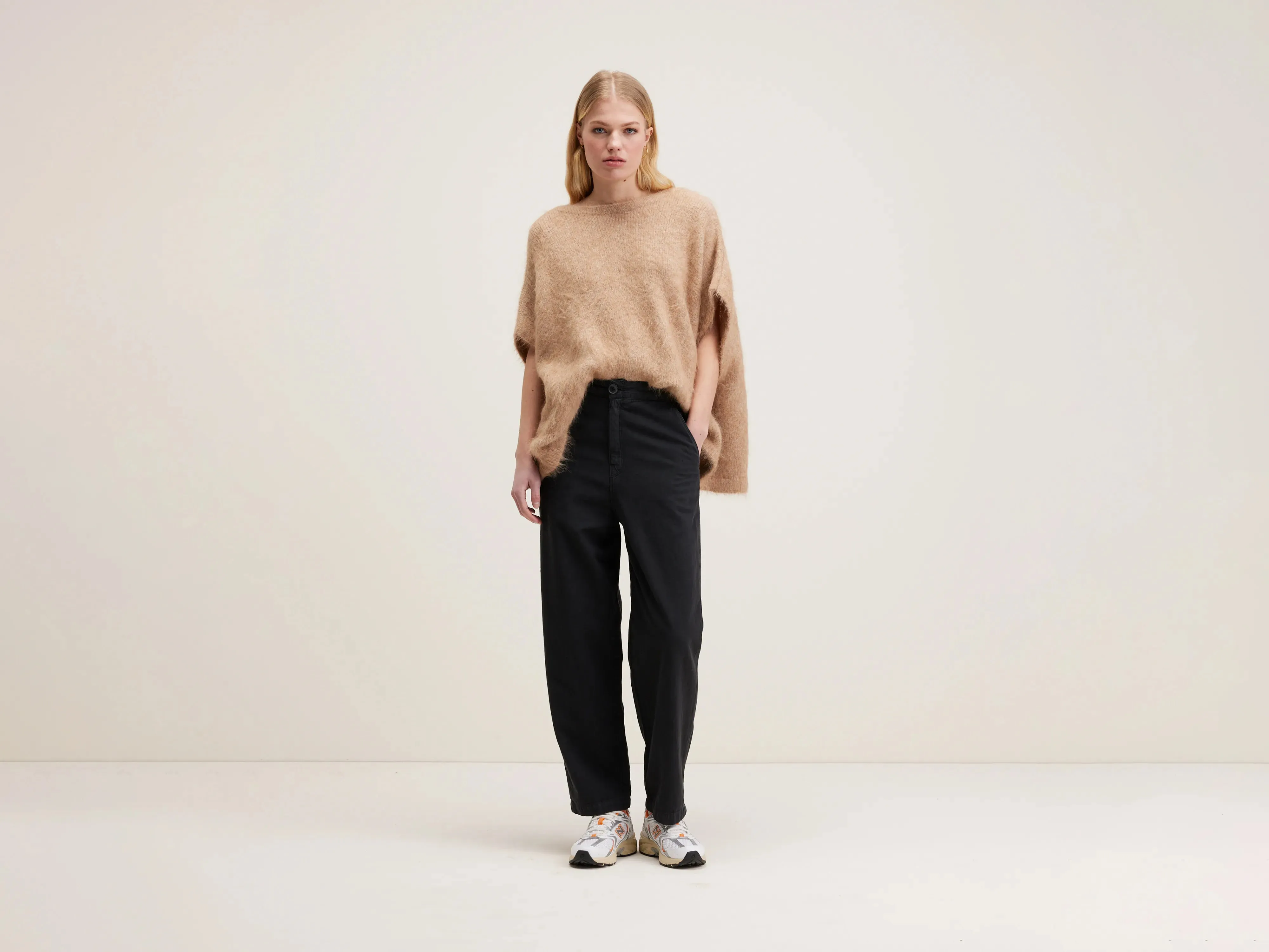Pasop relaxed trousers (242 / W / OFF BLACK) sold by Bellrose
