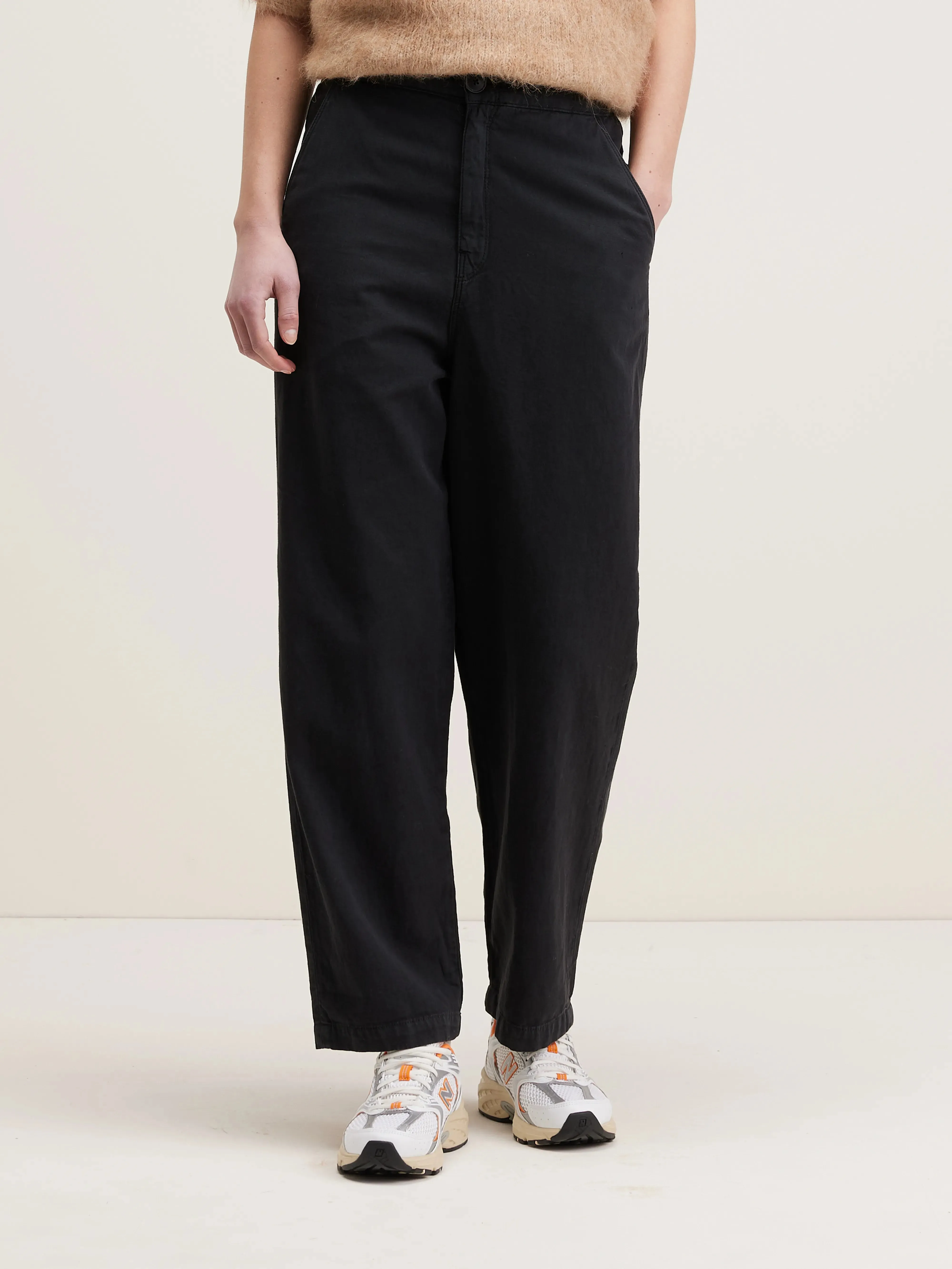 Pasop relaxed trousers (242 / W / OFF BLACK) sold by Bellrose product image thumbnail 4