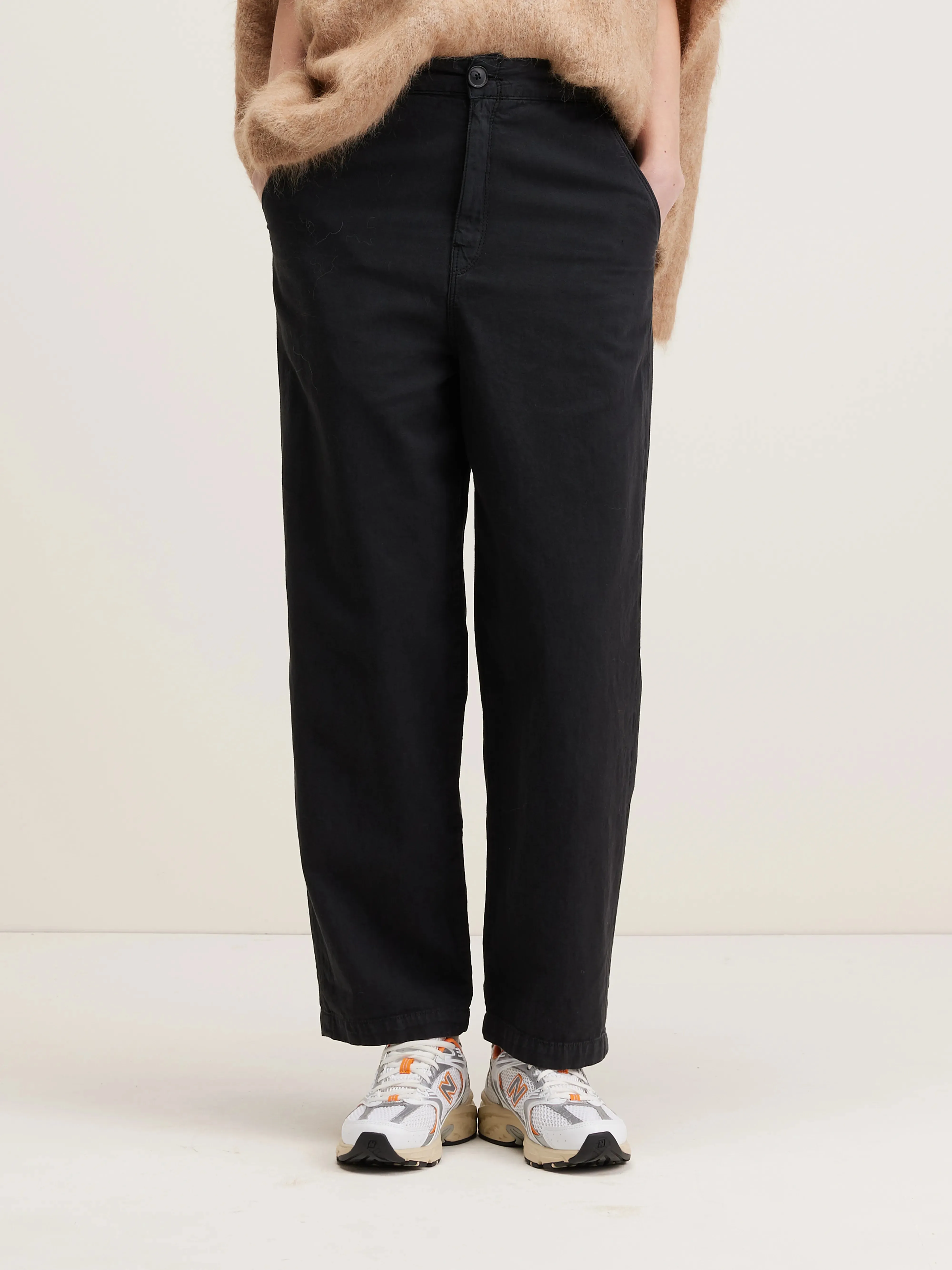 Pasop relaxed trousers (242 / W / OFF BLACK) sold by Bellrose product image thumbnail 3