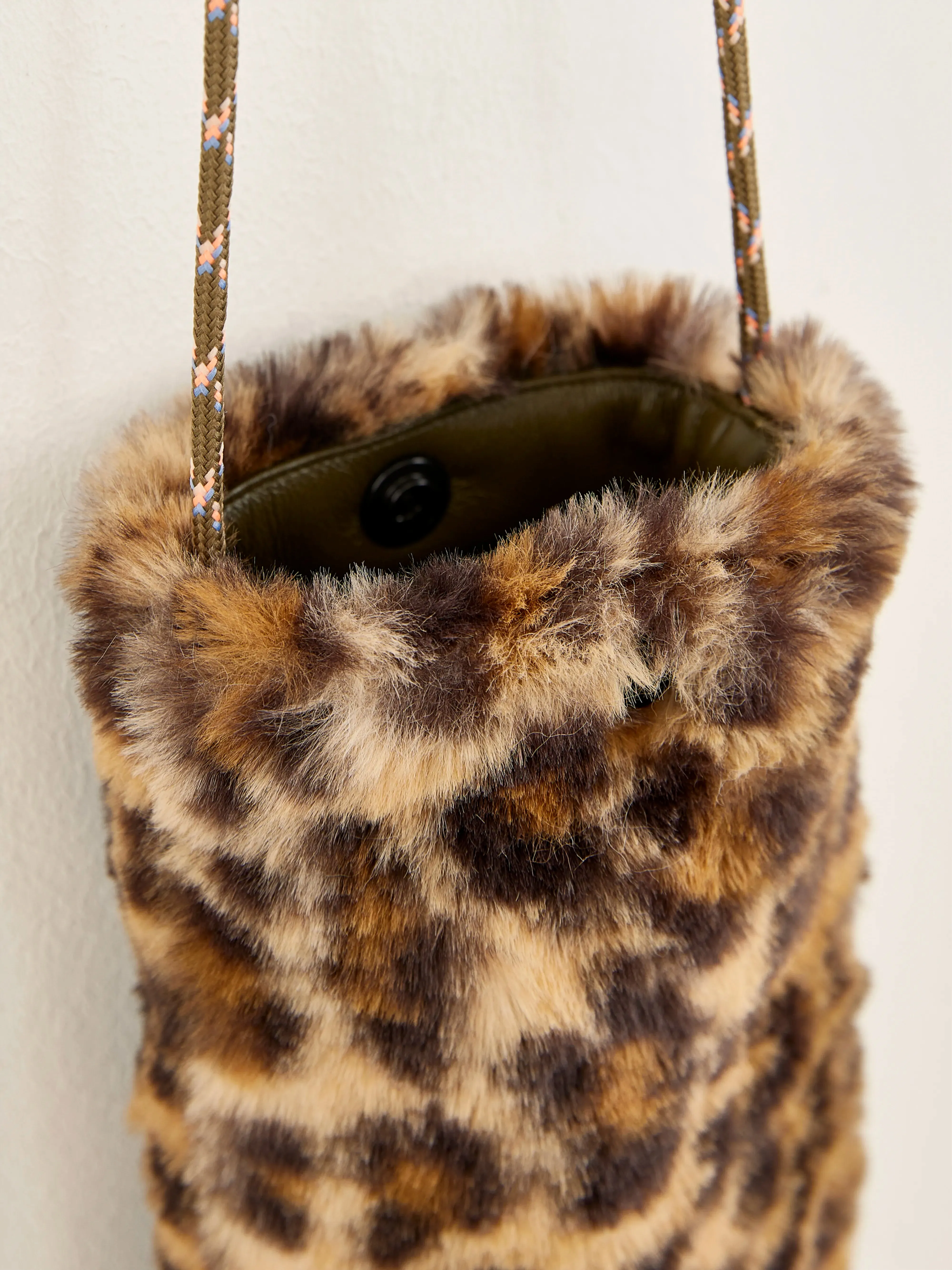 Halani phone bag (242 / W / DISPLAY A) sold by Bellrose product image thumbnail 4