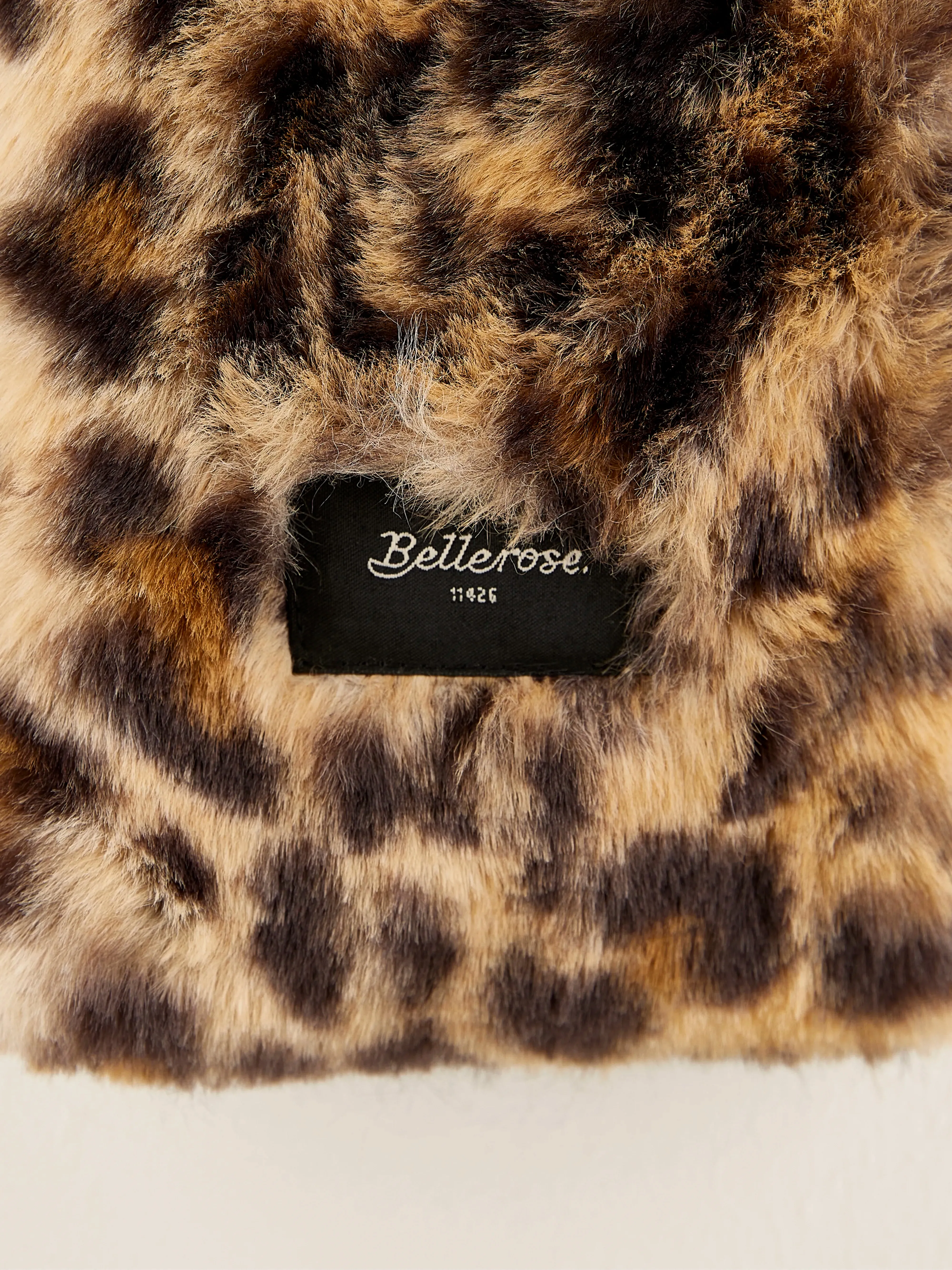 Halani phone bag (242 / W / DISPLAY A) sold by Bellrose product image thumbnail 5