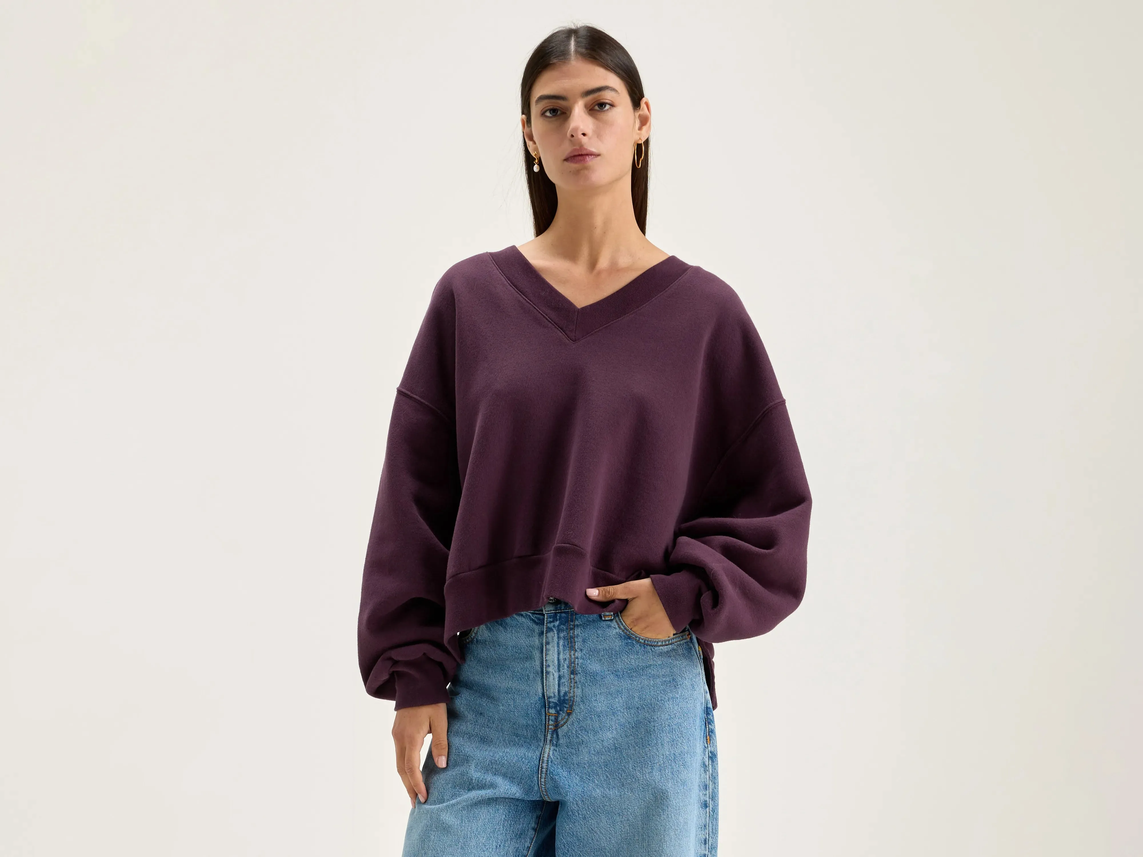 Varola v-neck sweatshirt (242 / W / WINE) sold by Bellrose