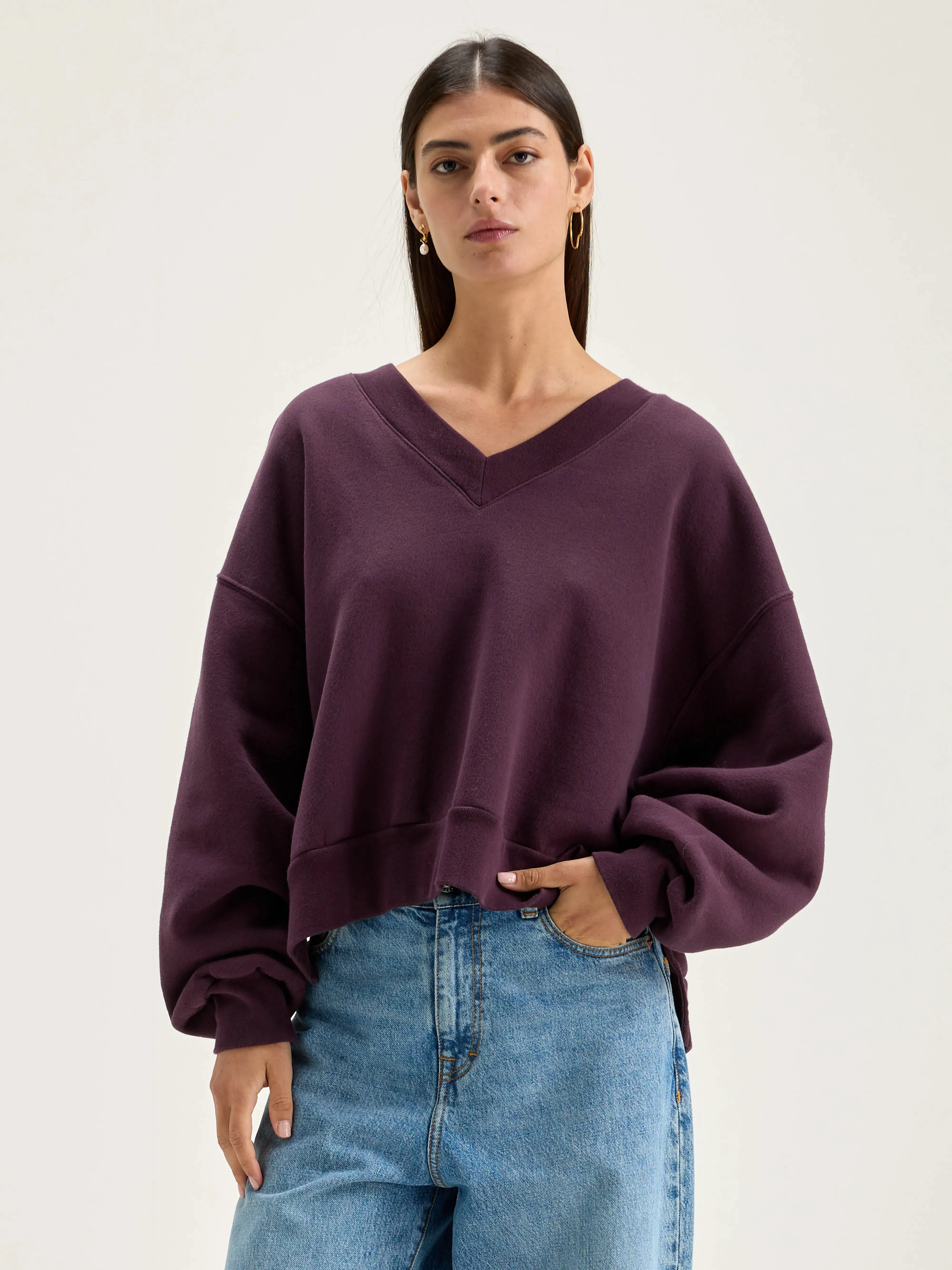 Varola v-neck sweatshirt (242 / W / WINE) sold by Bellrose product image thumbnail 2