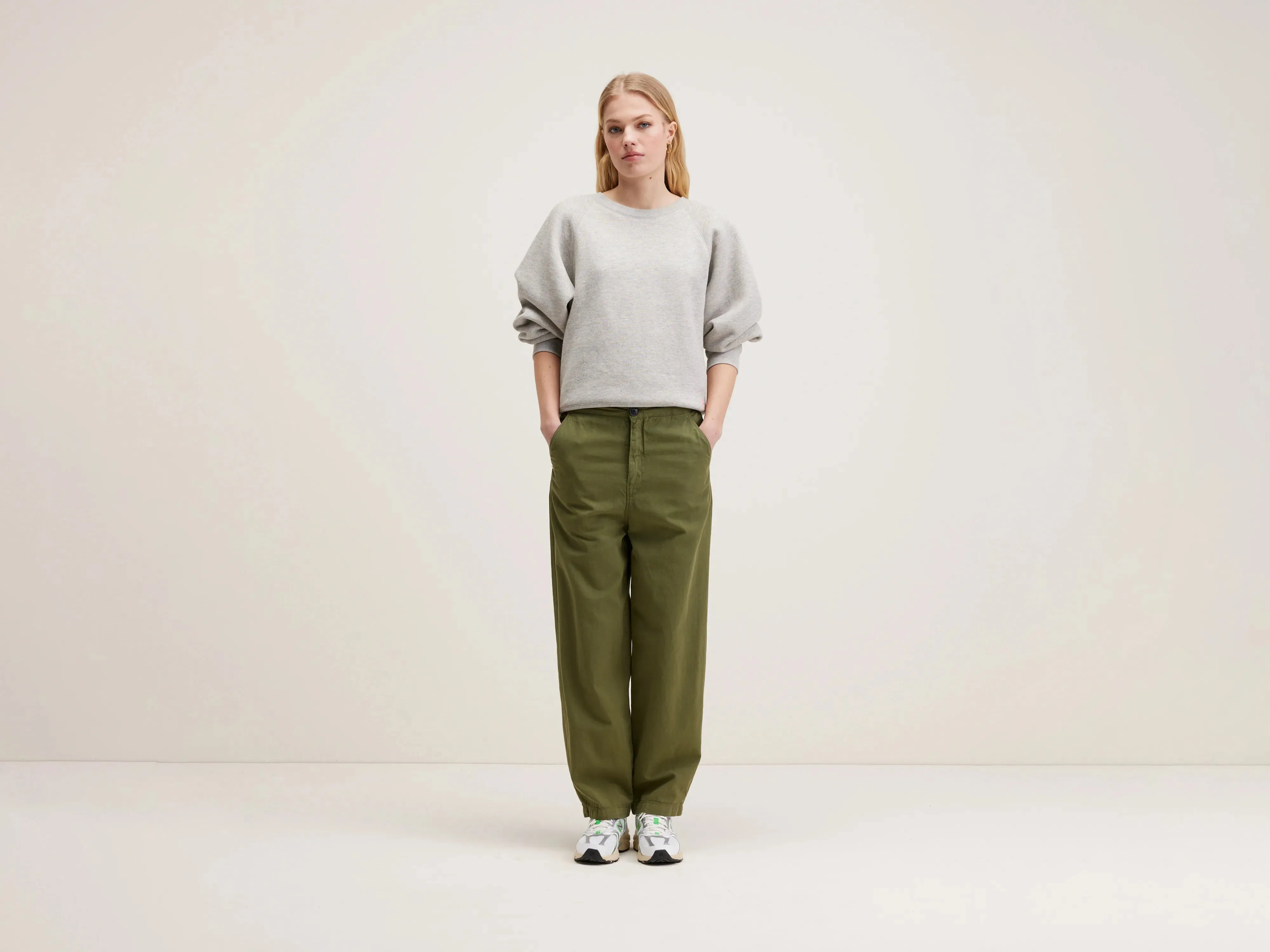 Pasop relaxed trousers (242 / W / ARMY) sold by Bellrose