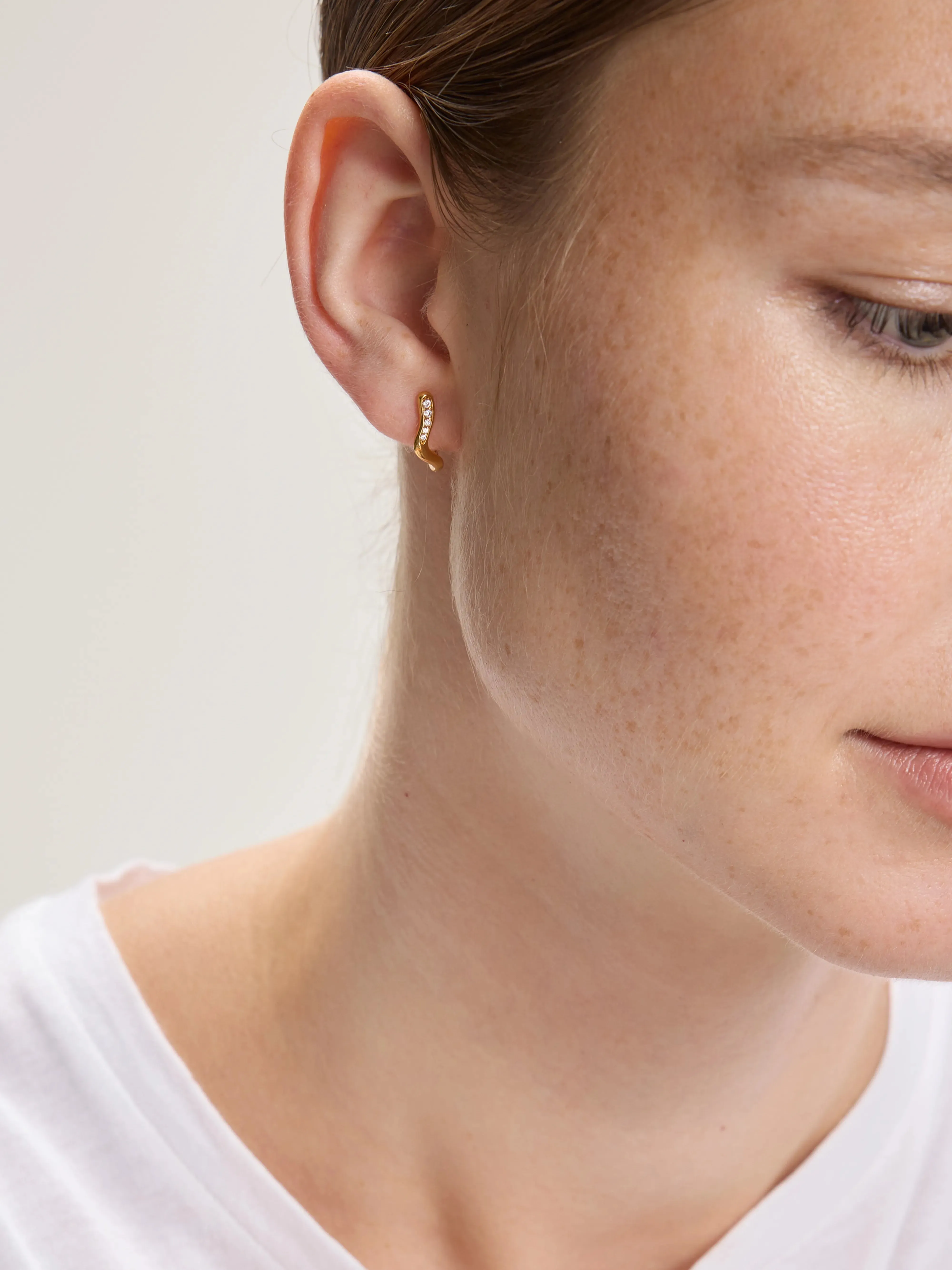 Yasmin 8 Huggie Right Earring (242 / W / GOLD) sold by Bellrose product image thumbnail 3