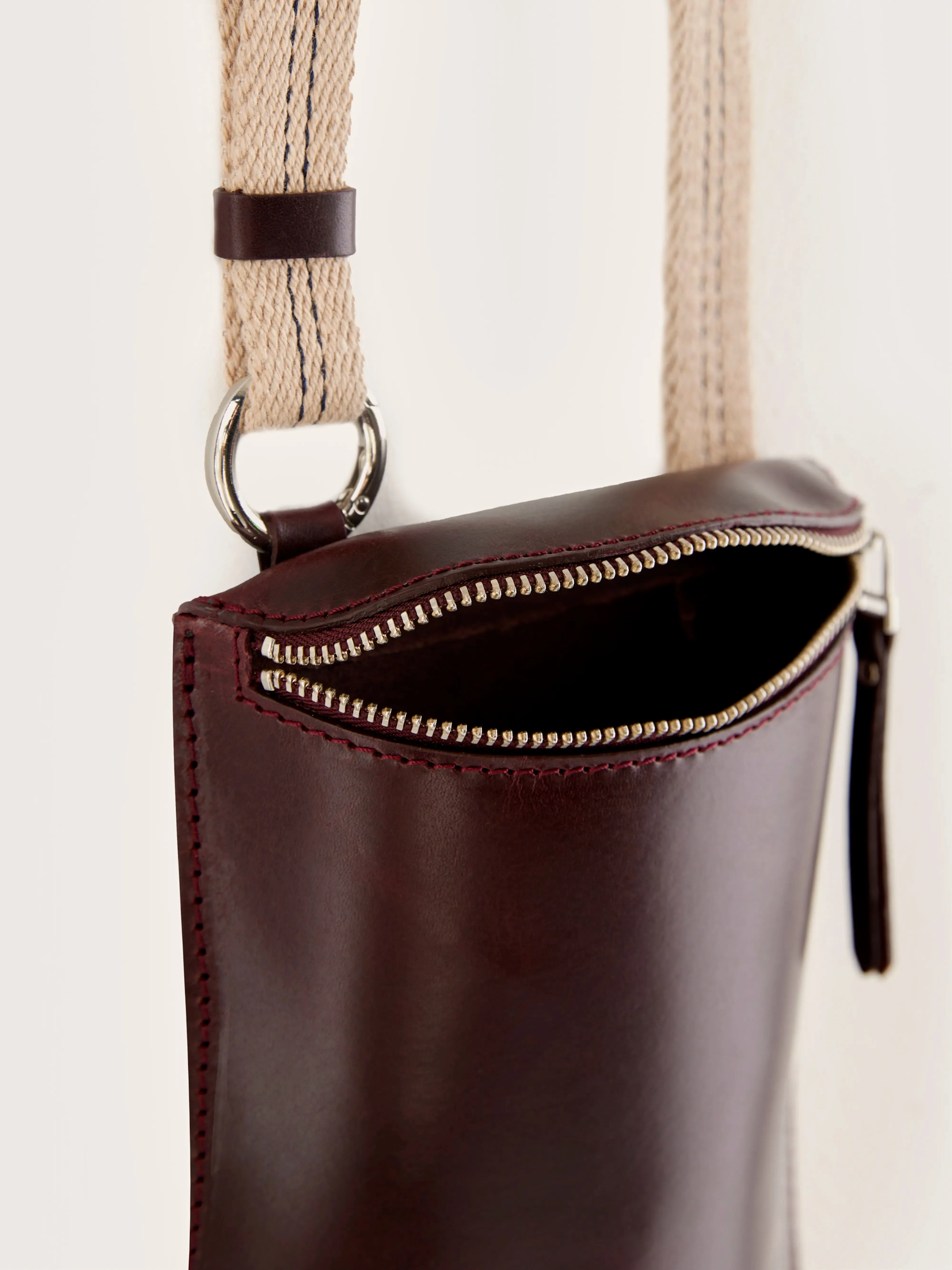 Shone zip-top mini bag (242 / W / BORDEAUX) sold by Bellrose product image thumbnail 5