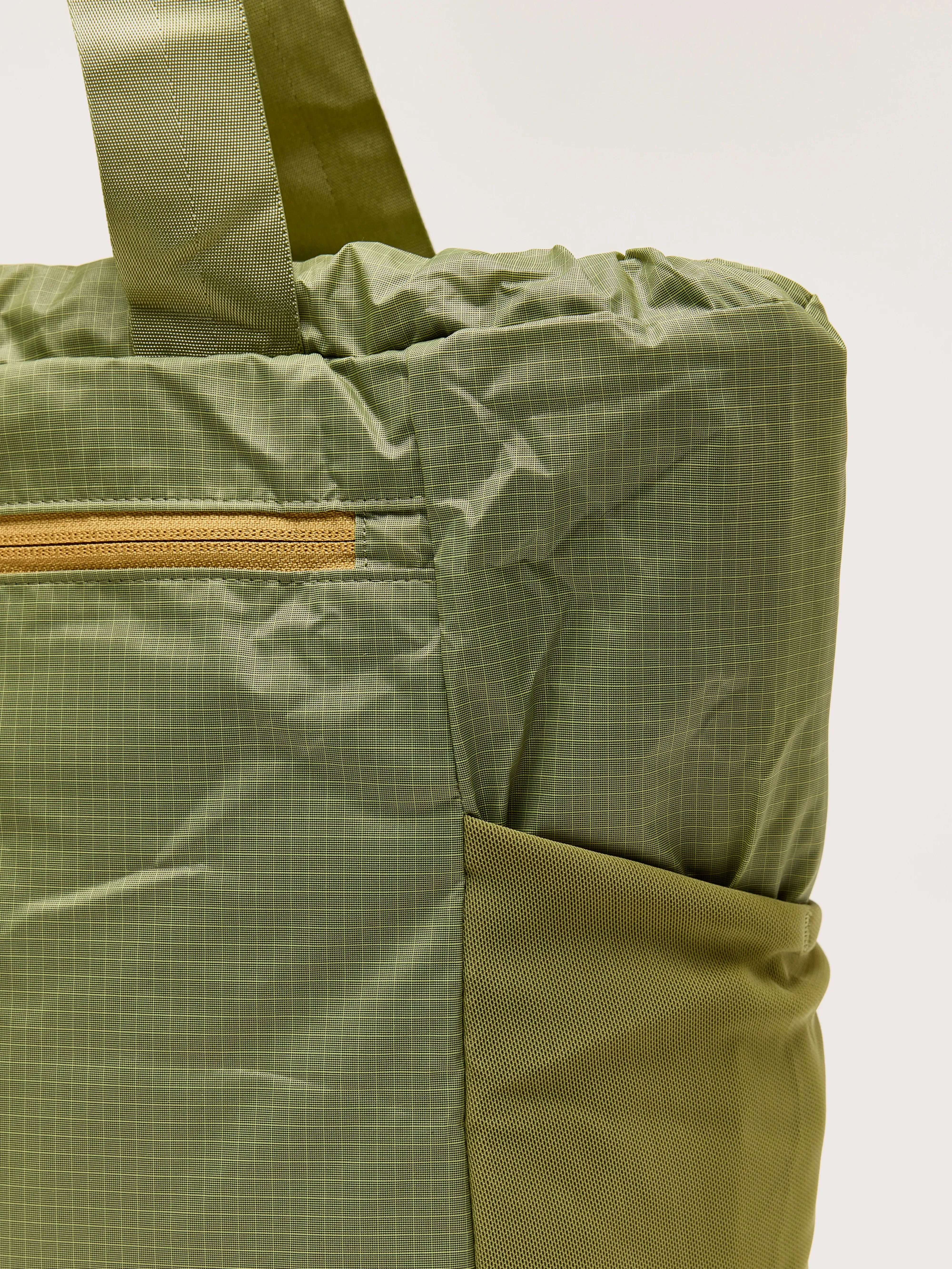Ultralight Black Hole Tote Pack (242 / W / BLACK) sold by Bellrose product image thumbnail 4
