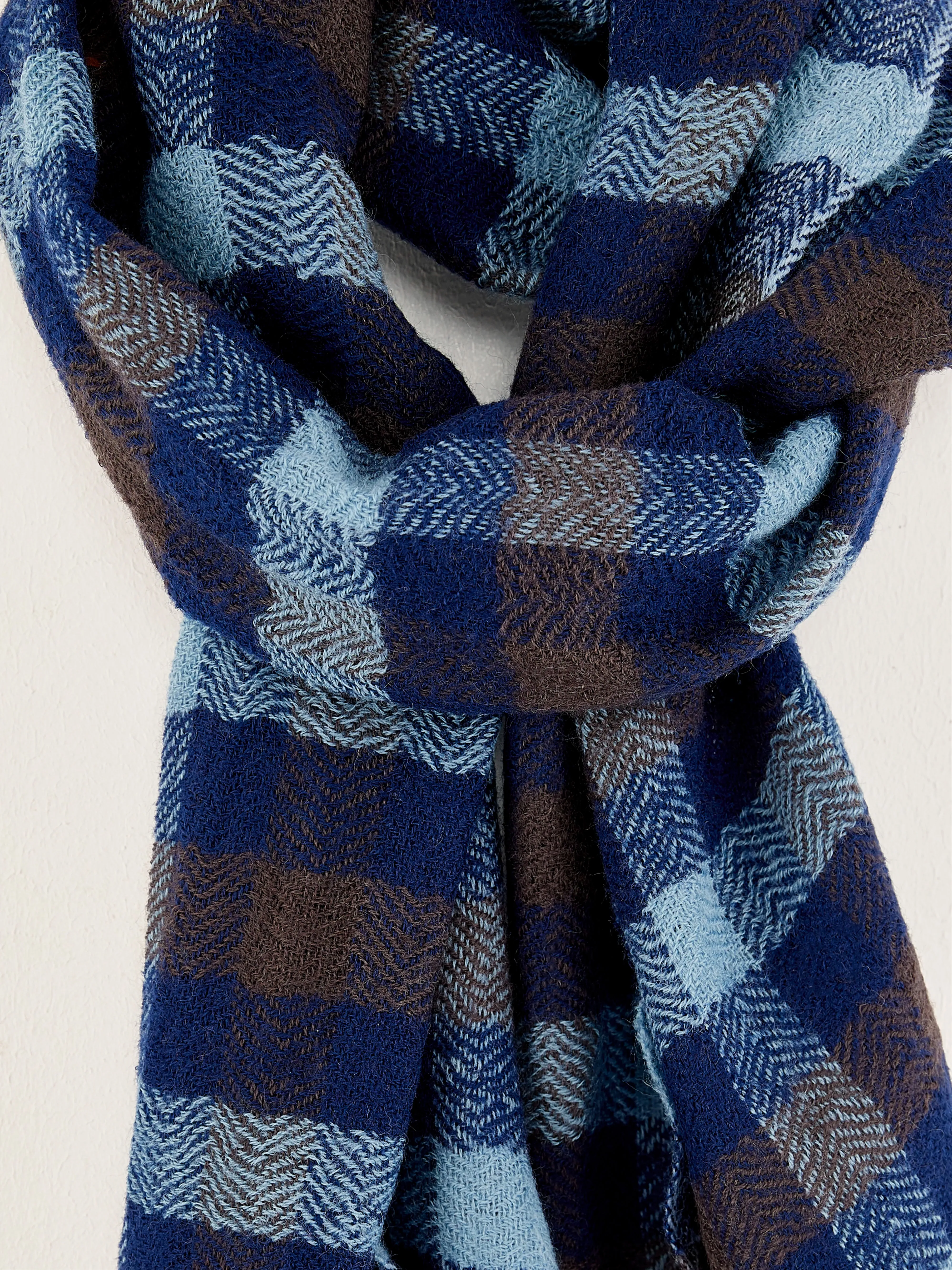 Sidy checked scarf (242 / M / CHECK F) sold by Bellrose product image thumbnail 4