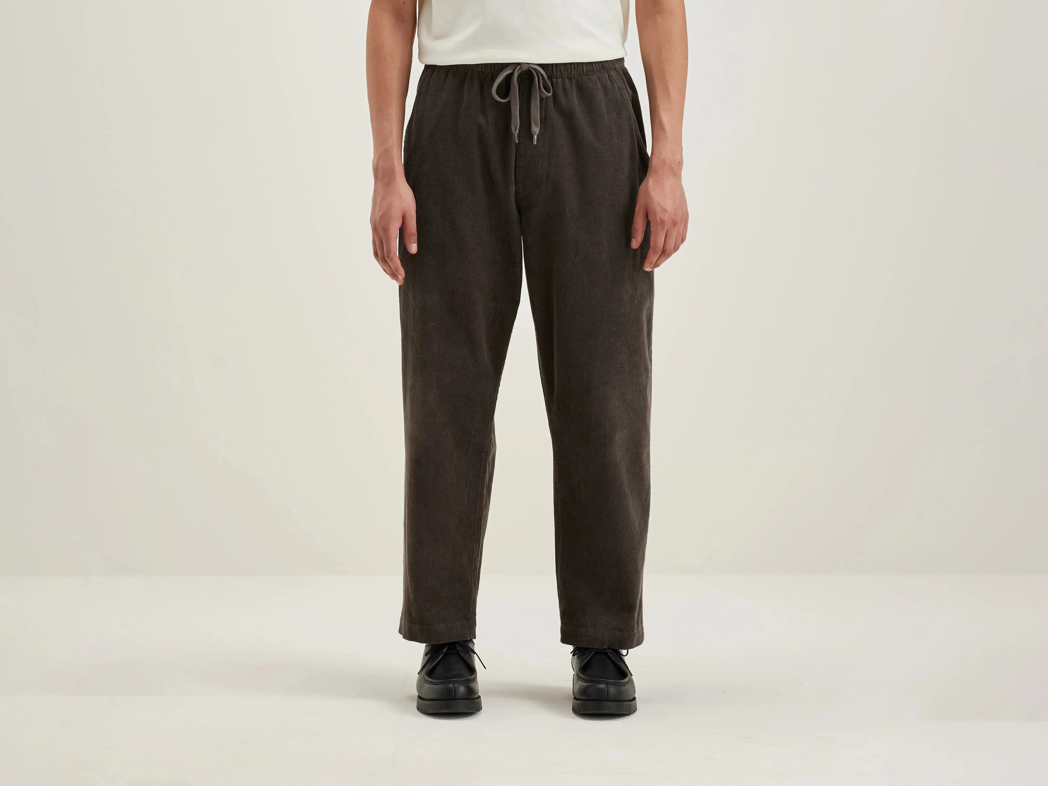 Julius baggy trousers (242 / M / DEEP GREY) sold by Bellrose