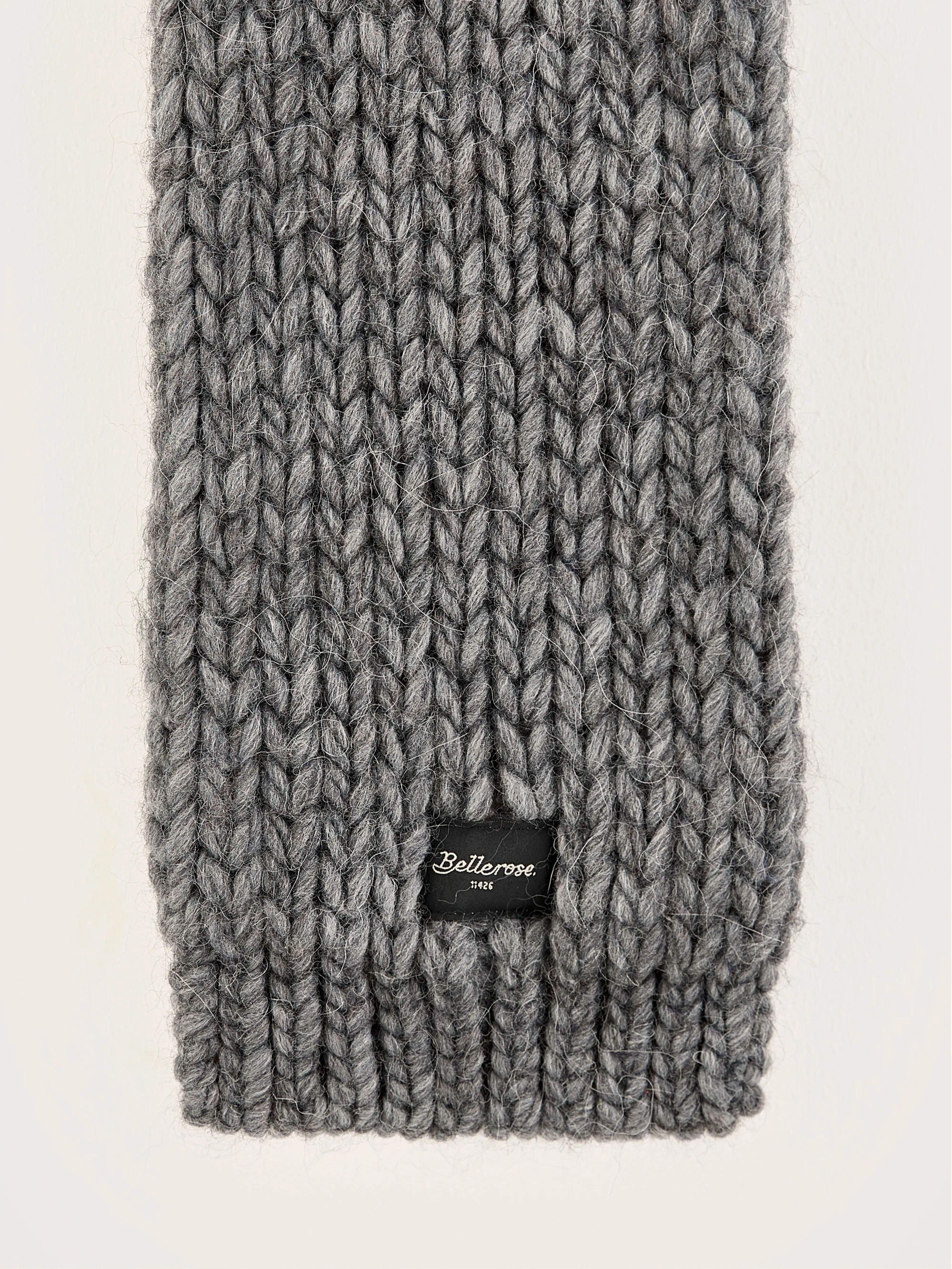 Kou knitted scarf (242 / W / MID GREY) sold by Bellrose product image thumbnail 5