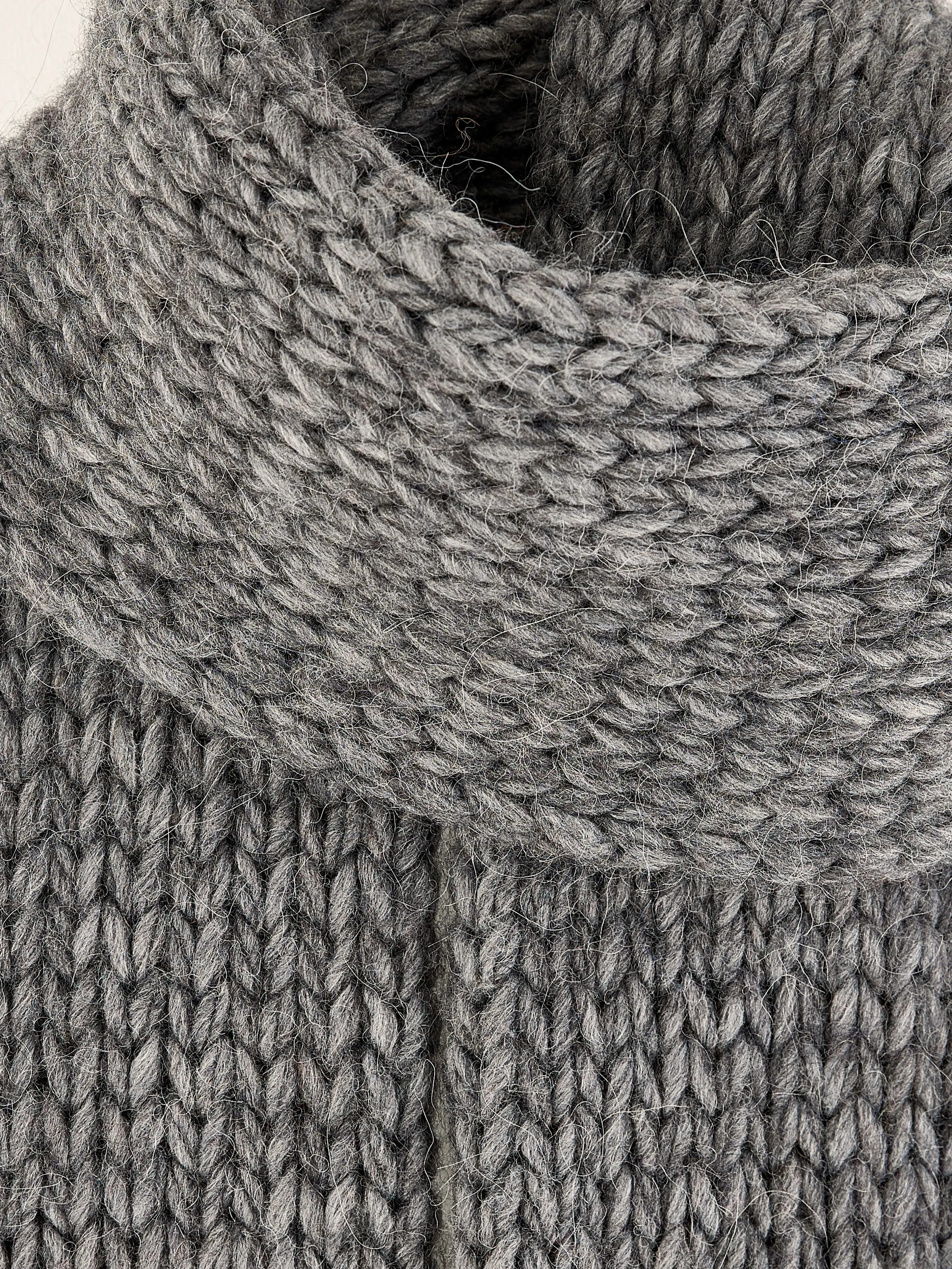 Kou knitted scarf (242 / W / MID GREY) sold by Bellrose product image thumbnail 3