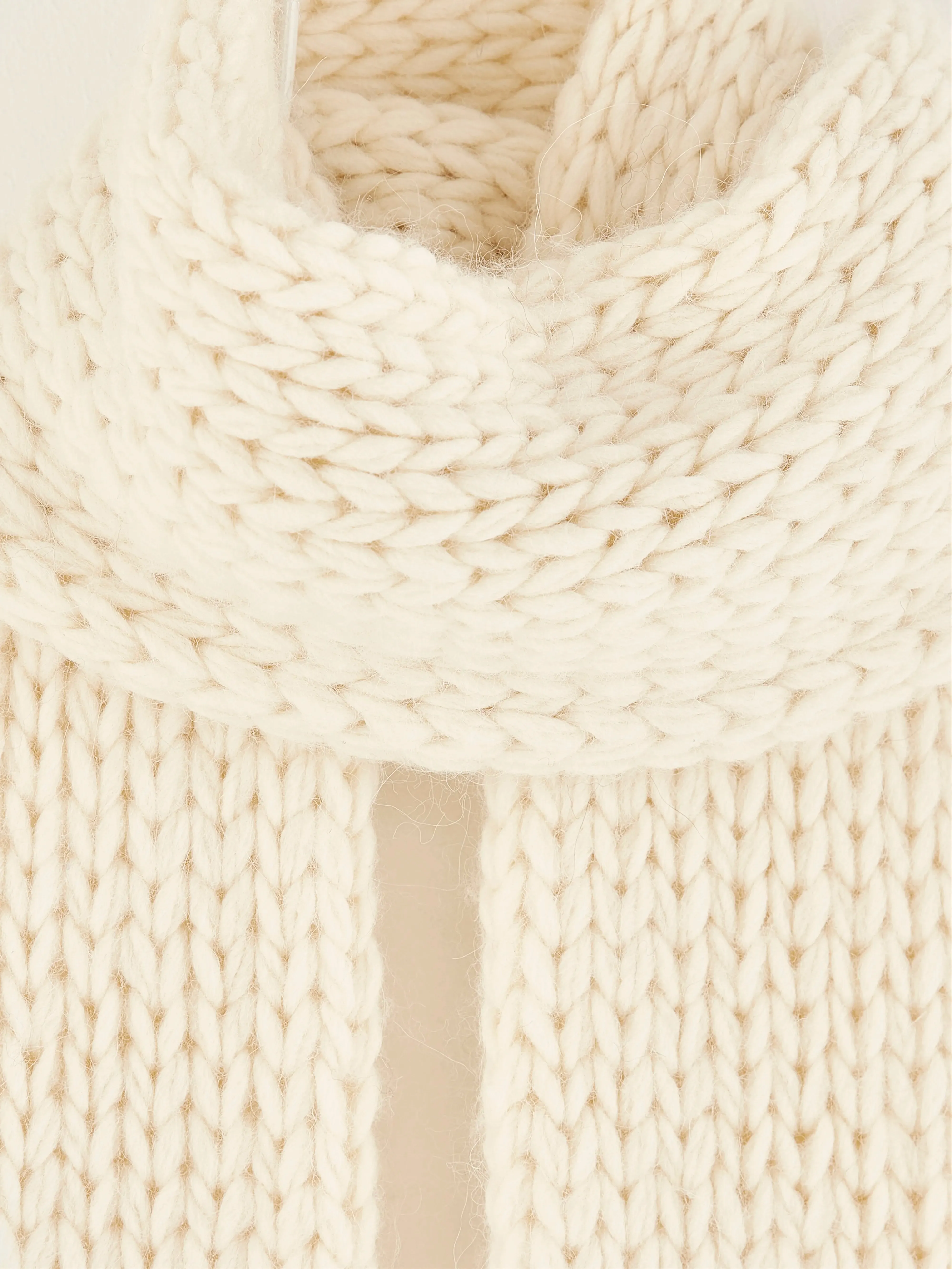 Kou knitted scarf (242 / W / IVORY) sold by Bellrose product image thumbnail 3