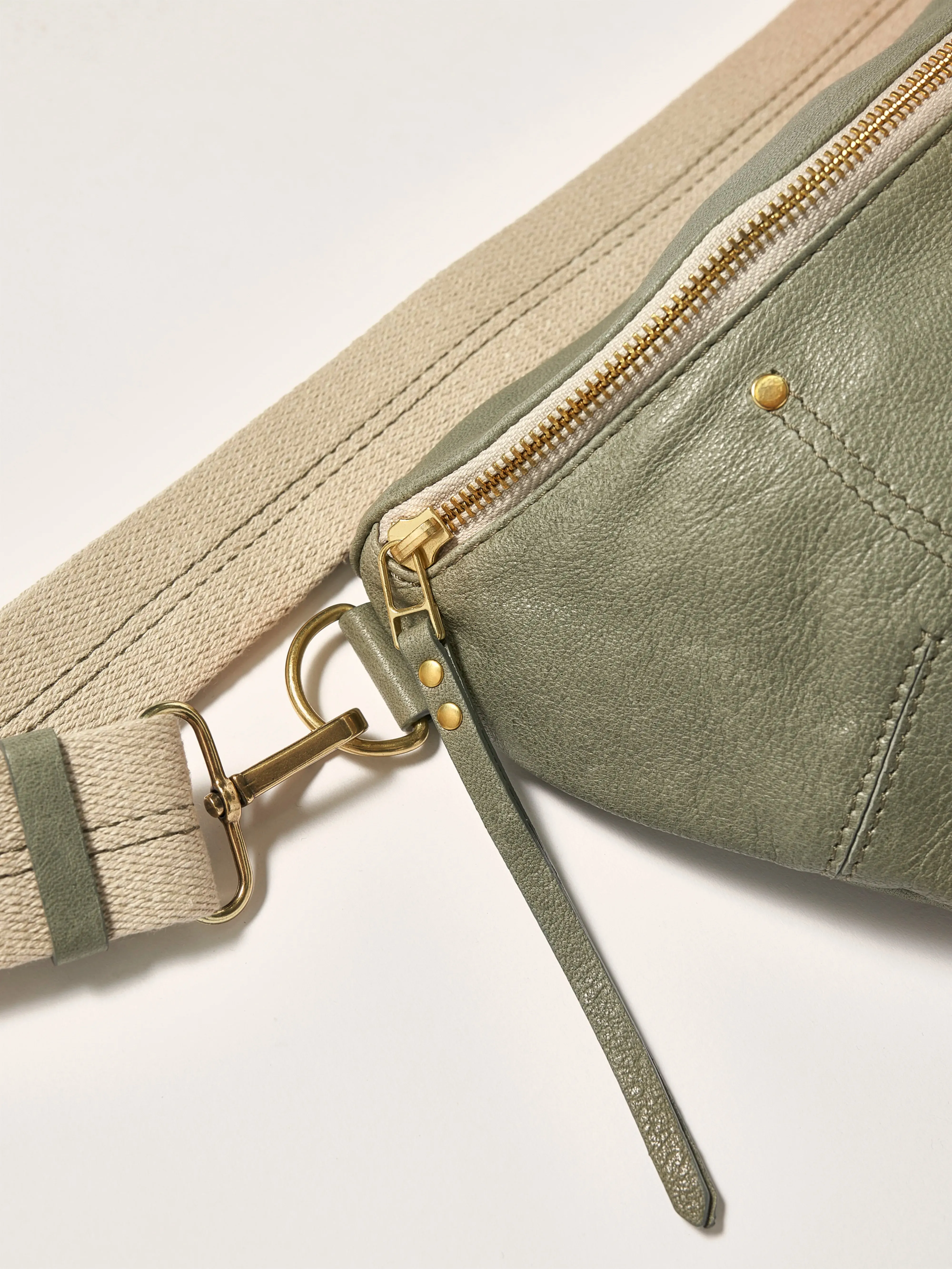 Souply sling bag (242 / W / DUSTY OLIVE) sold by Bellrose product image thumbnail 4
