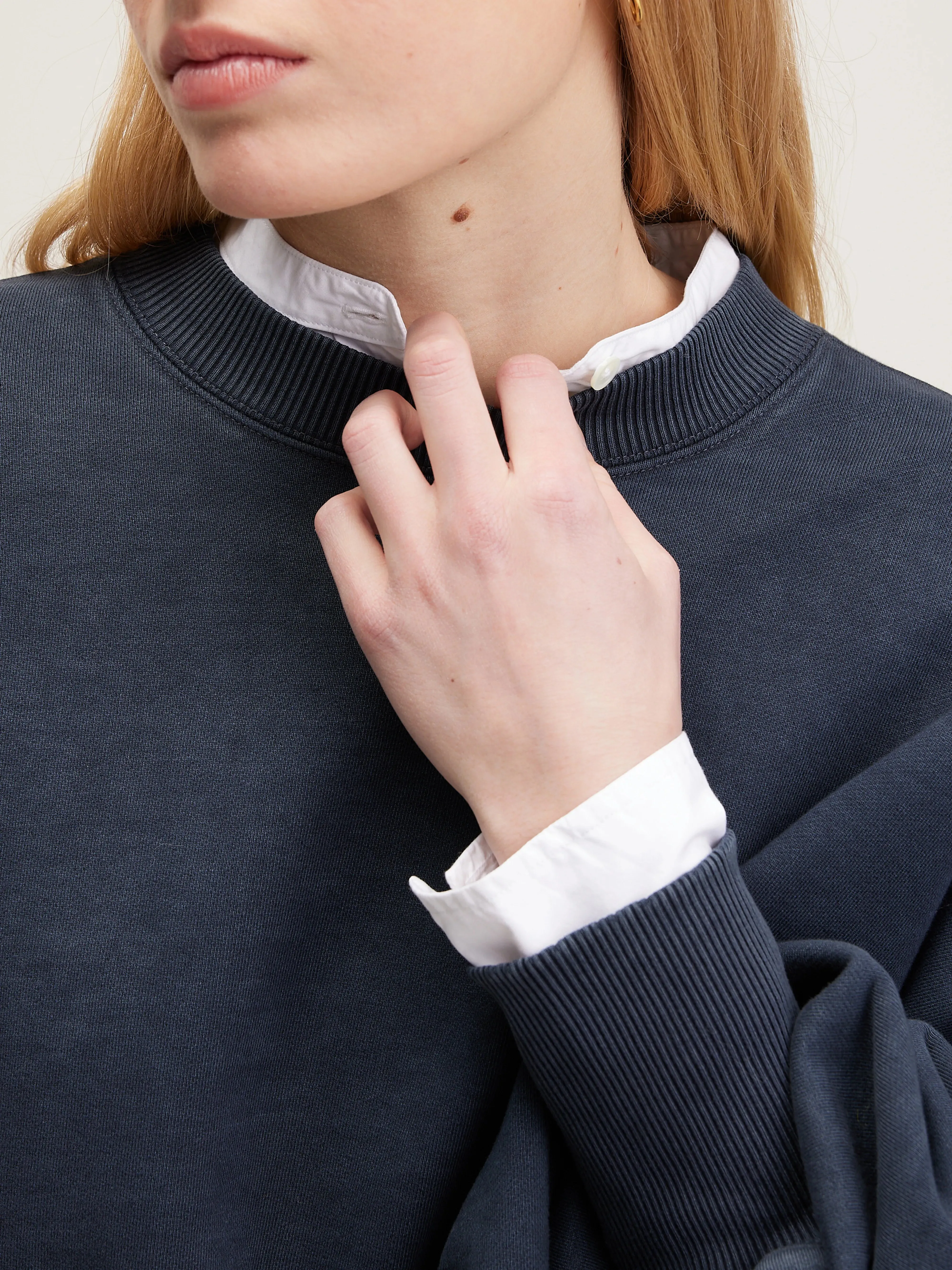 Salva cropped sweatshirt (242 / W / BLACK BEAUTY) sold by Bellrose product image thumbnail 5