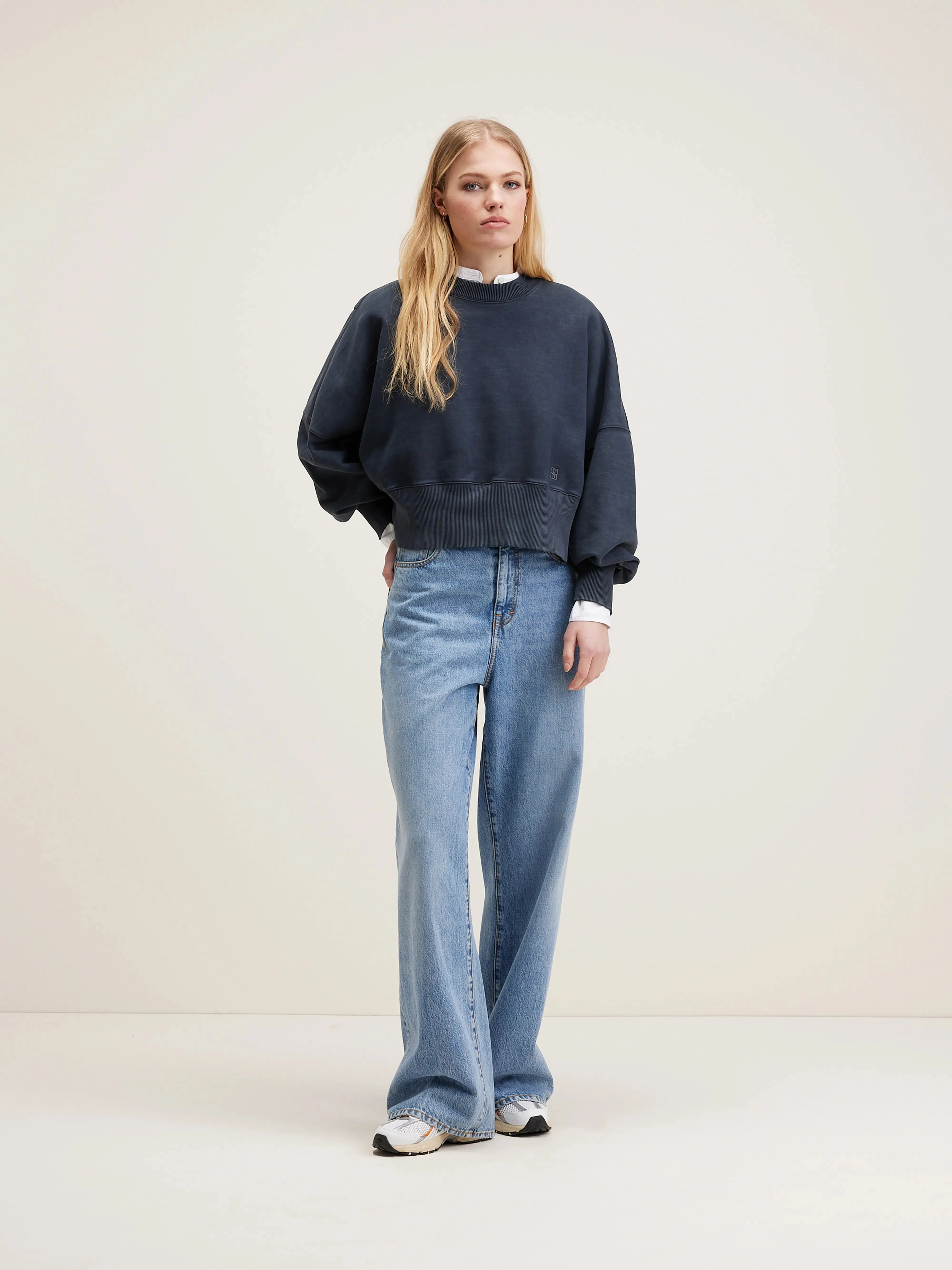 Salva cropped sweatshirt (242 / W / BLACK BEAUTY) sold by Bellrose product image thumbnail 3