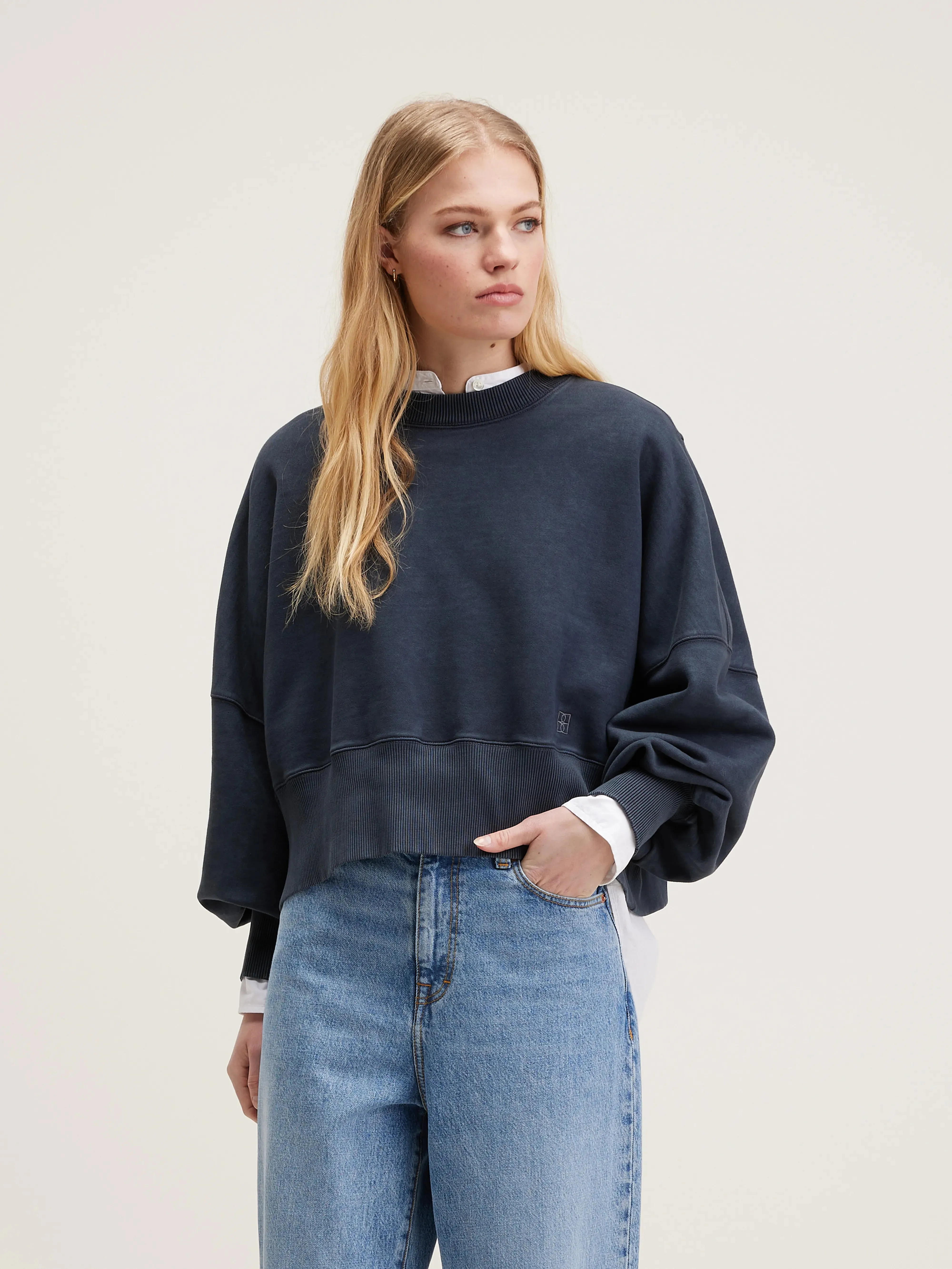 Salva cropped sweatshirt (242 / W / BLACK BEAUTY) sold by Bellrose product image thumbnail 2