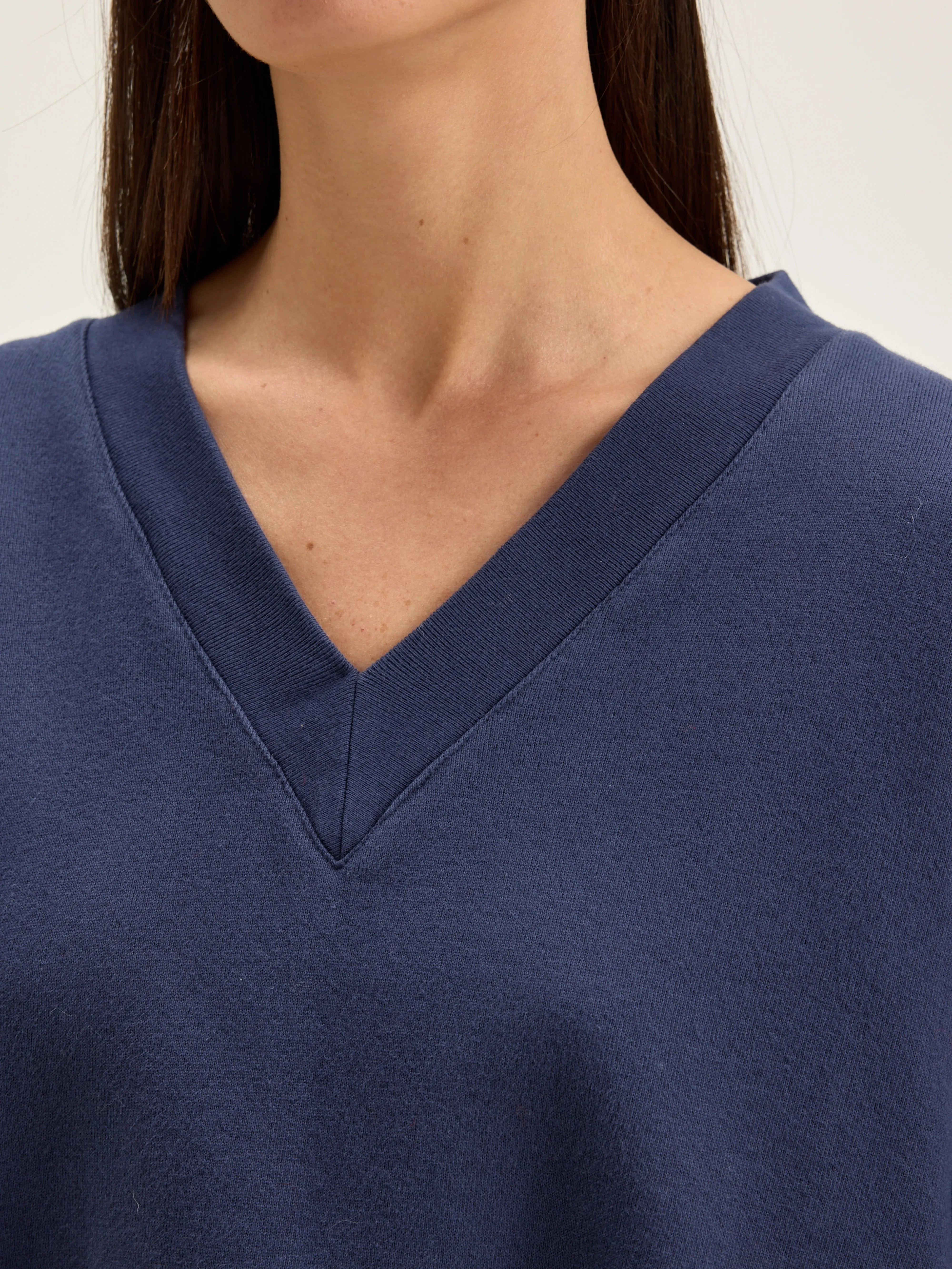 Varola v-neck sweatshirt (242 / W / NAVAL) sold by Bellrose product image thumbnail 5