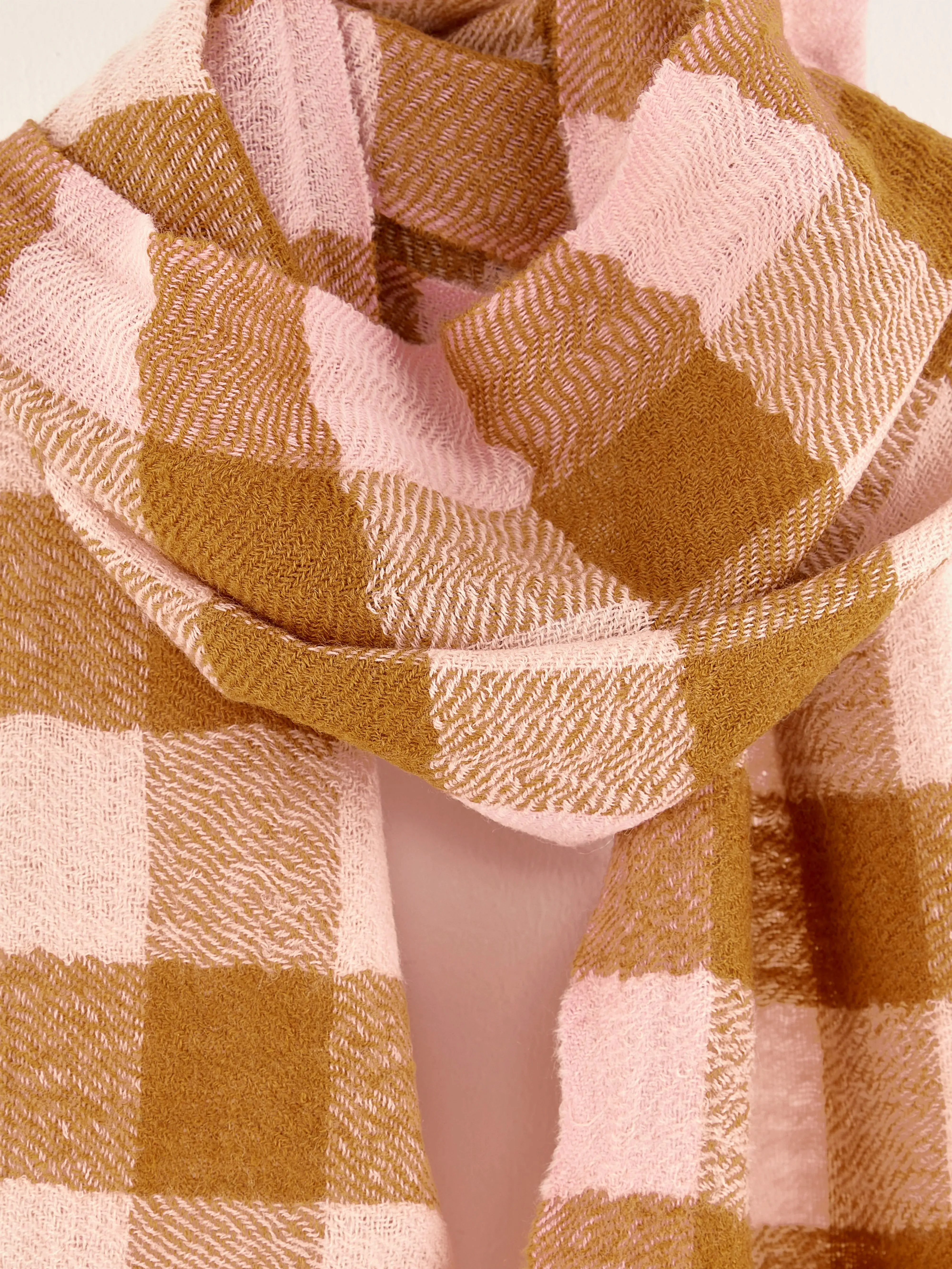 Sidiki checked scarf (242 / W / CHECK G) sold by Bellrose product image thumbnail 3