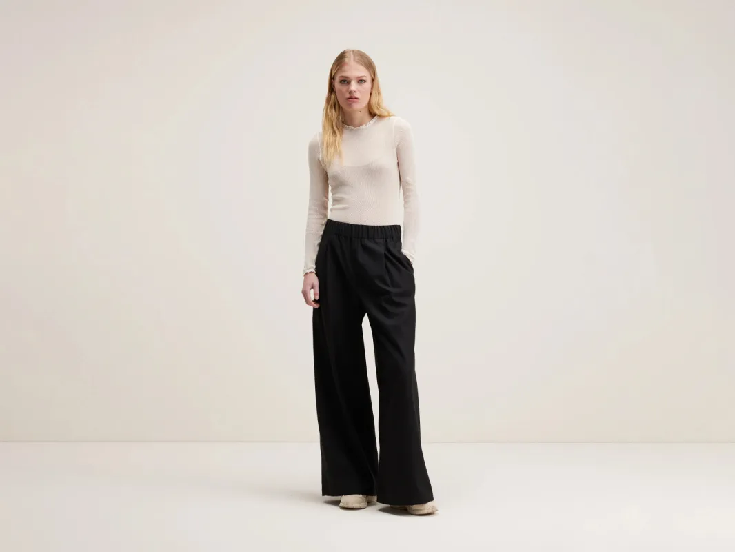 Vezza straight wide trousers (242 / W / BLACK BEAUTY) sold by Bellrose