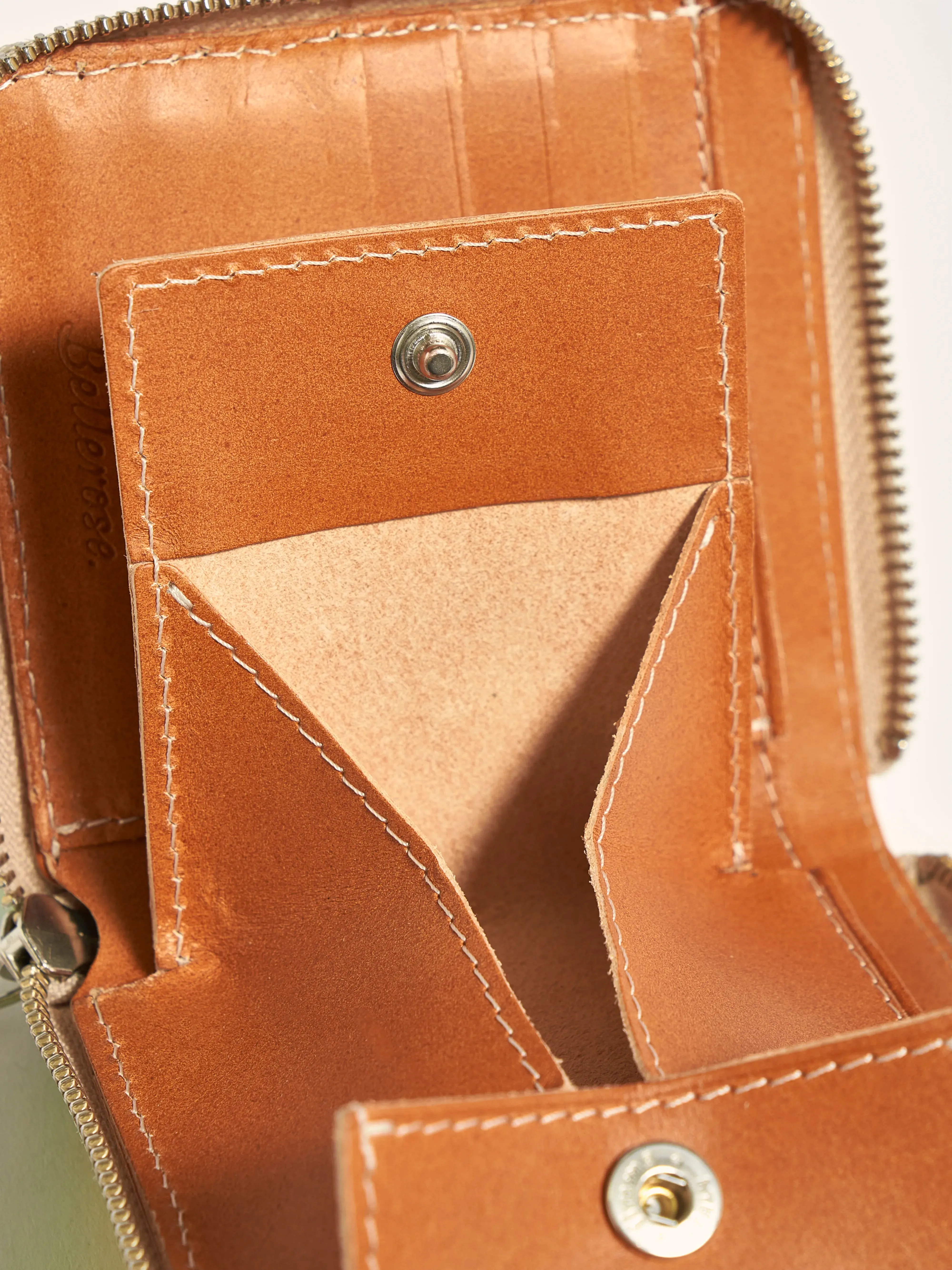 Dolhar zipped wallet (242 / W / SCARABEE) sold by Bellrose product image thumbnail 4