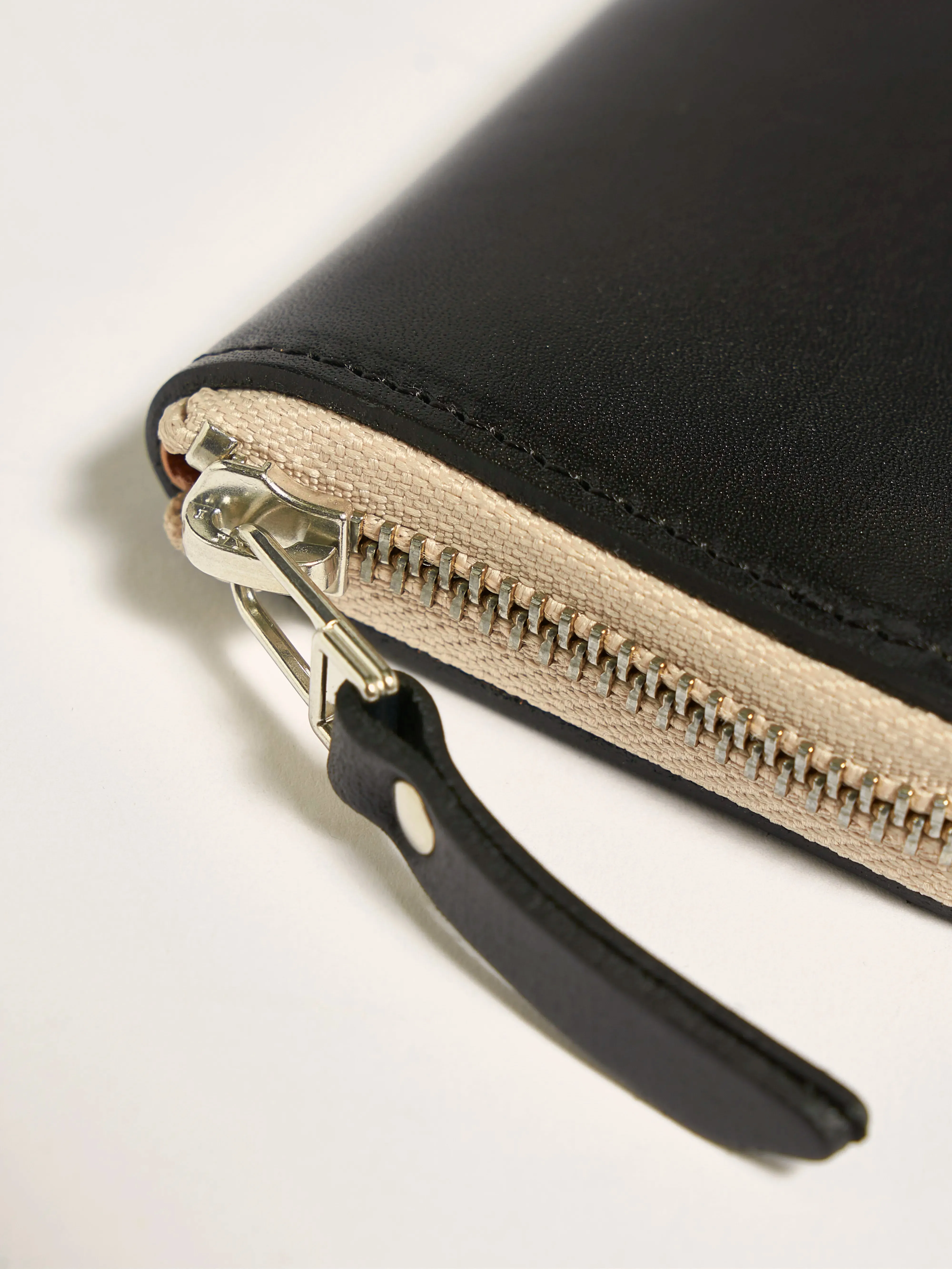 Dolhy zipped wallet (242 / W / BLACK) sold by Bellrose product image thumbnail 3