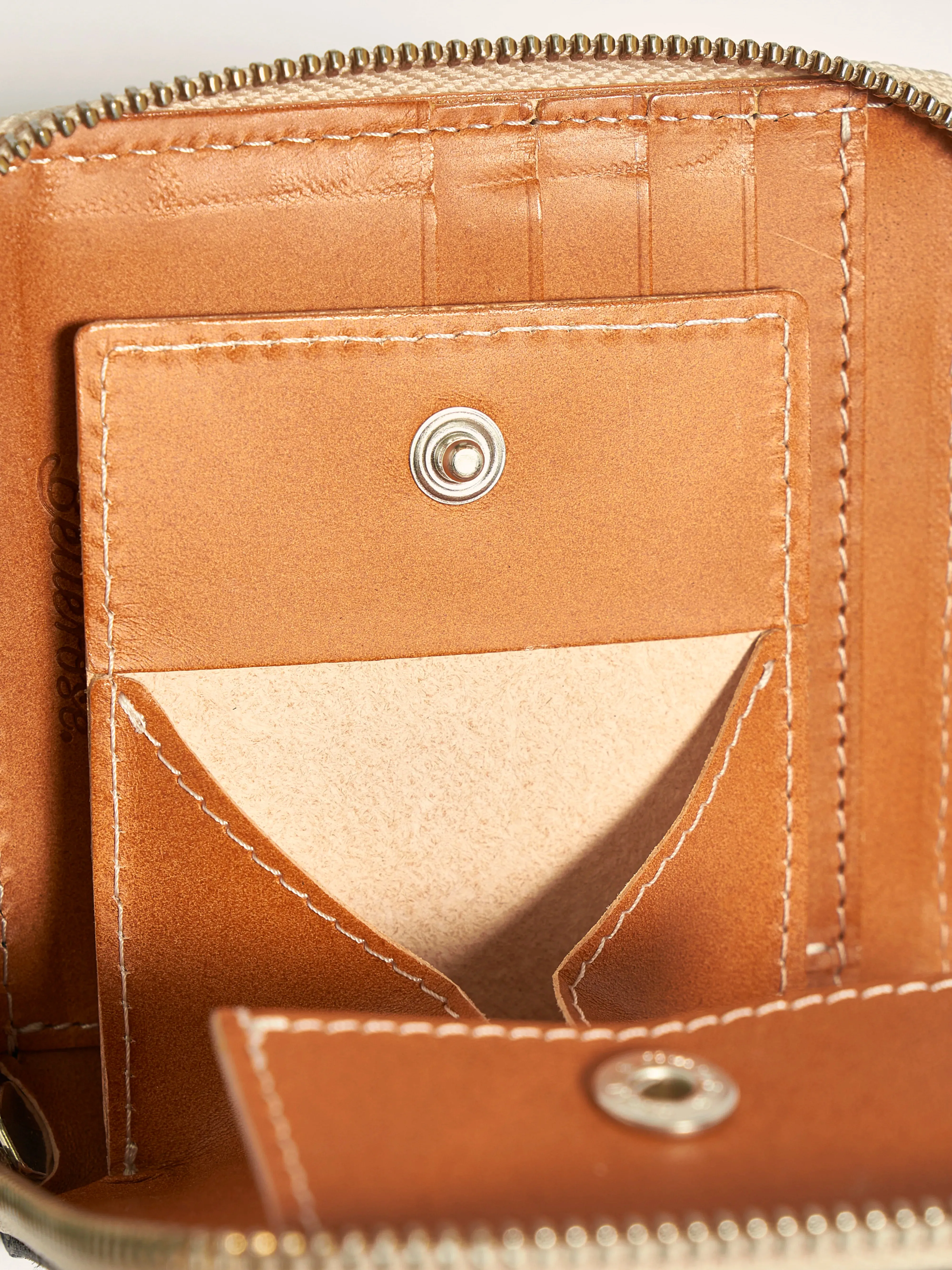 Dolhar zipped wallet (242 / W / BLACK) sold by Bellrose product image thumbnail 4