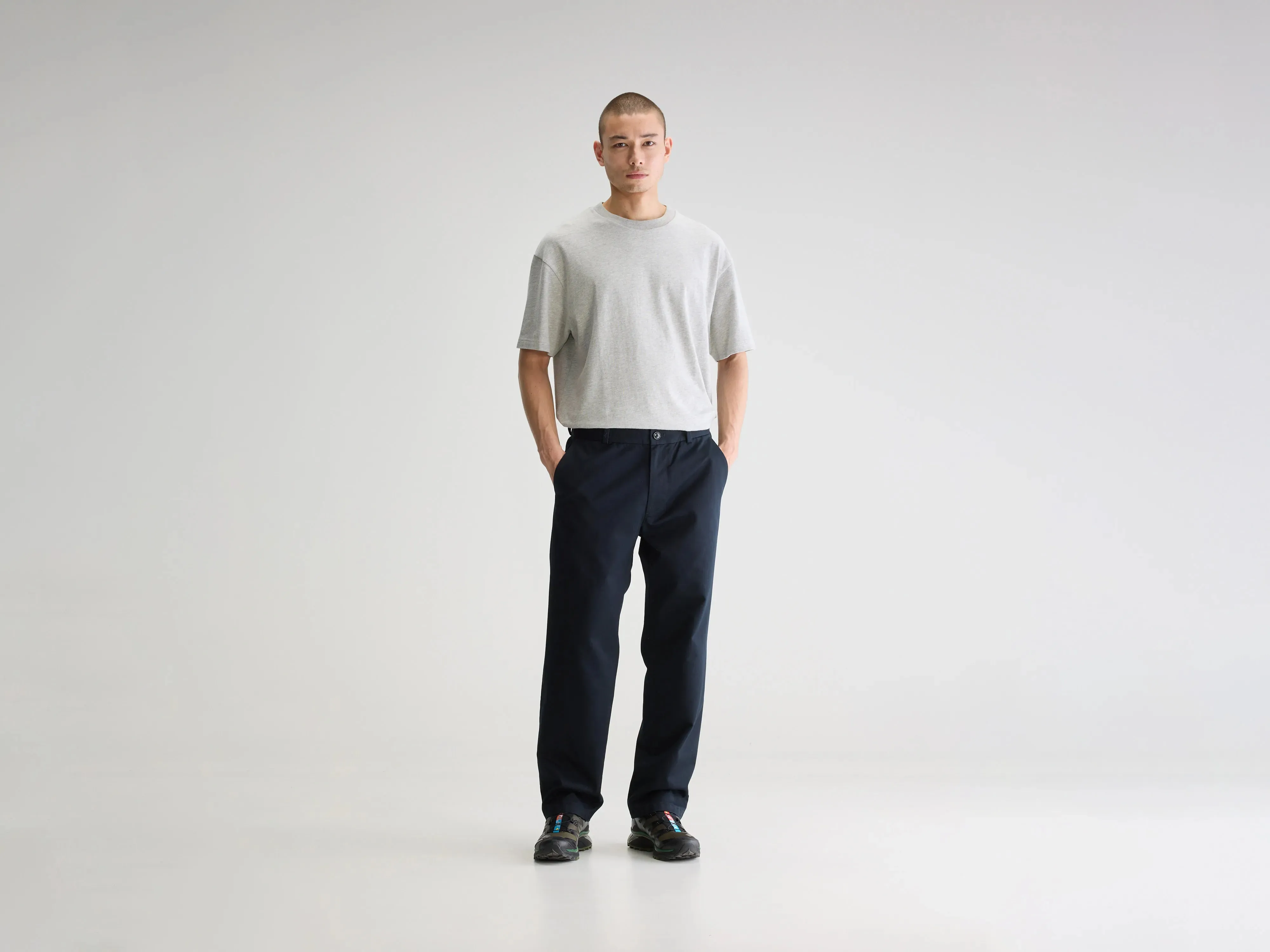 Jaggot chino trousers (251 / M / NAVY) sold by Bellrose