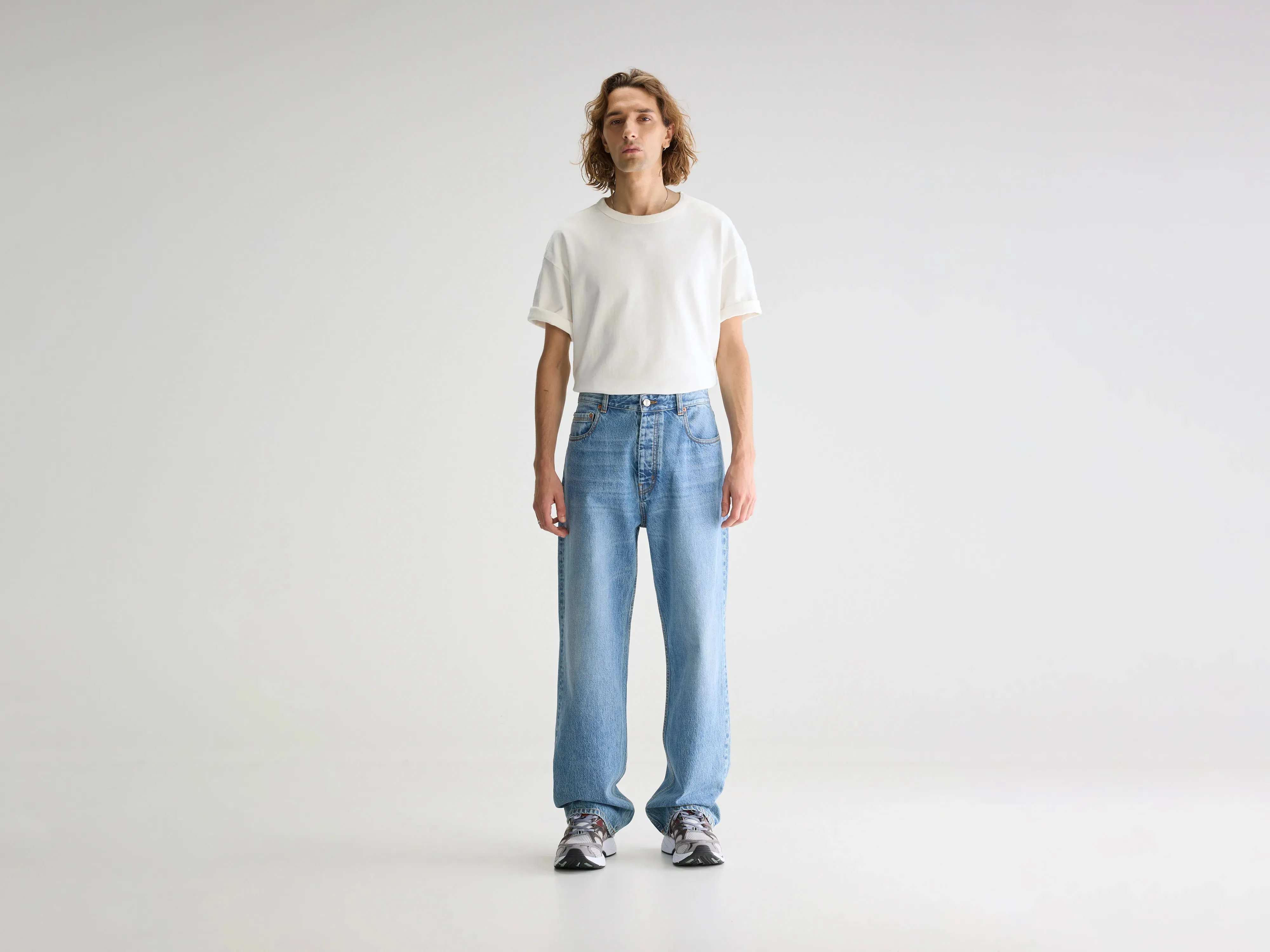 Denim N. 08 straight jeans (251 / M / VINTAGE LT BLUE) sold by Bellrose